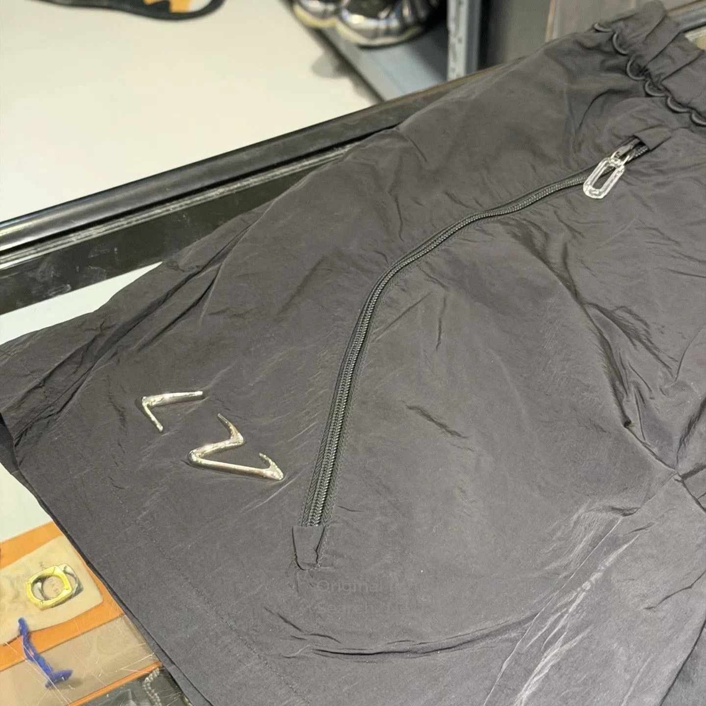 Louis Vuitton Louis Vuitton 2054 Nylon Casual Shorts. Size US 30 / EU 46 - 3 Thumbnail
