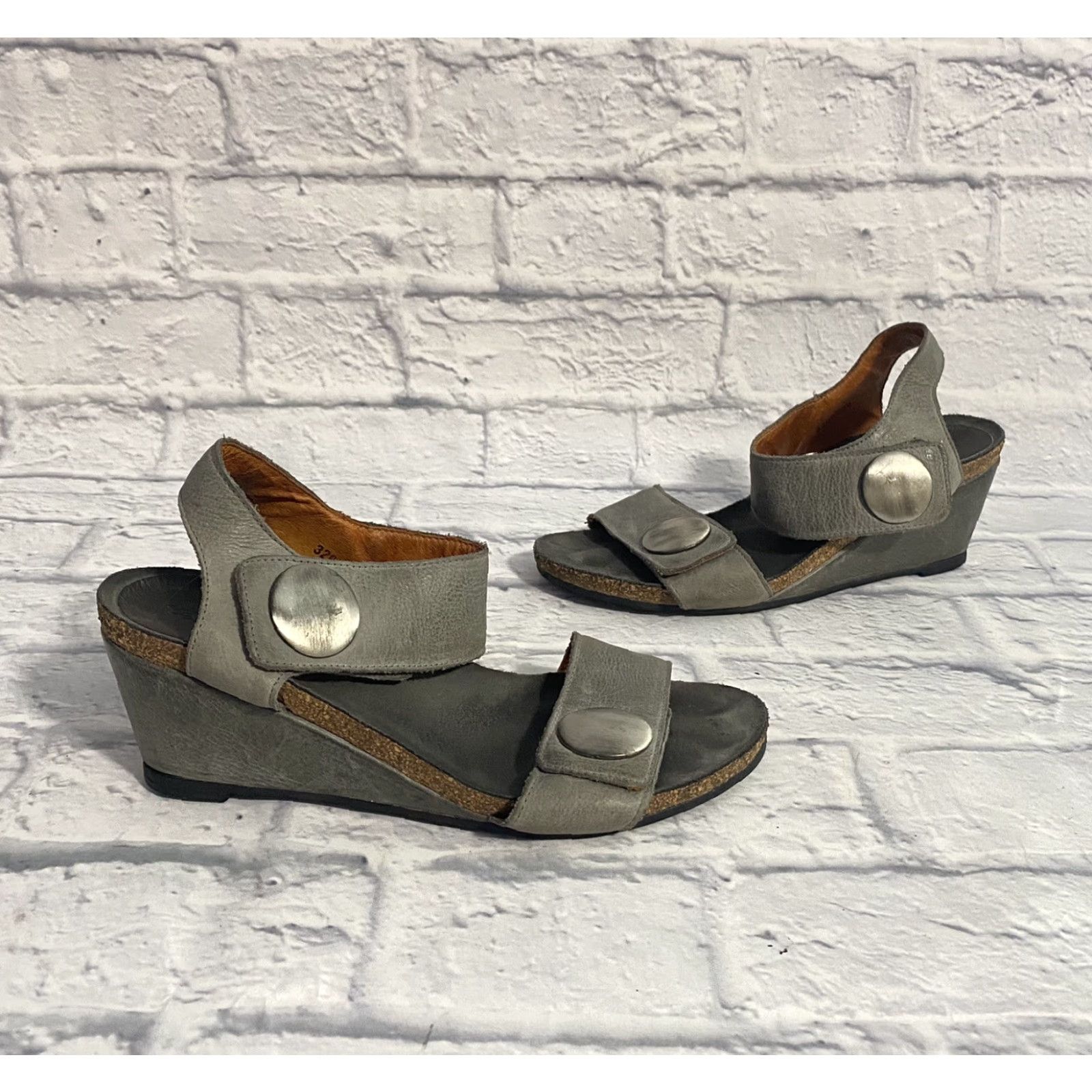 Taos VINTAGE: No — Taos Carousel 2 Wedge Sandals Graphite Metallic Gray Hook And Loop Women’s Sz 38 Size US 8 / IT 38 - 2 Thumbnail