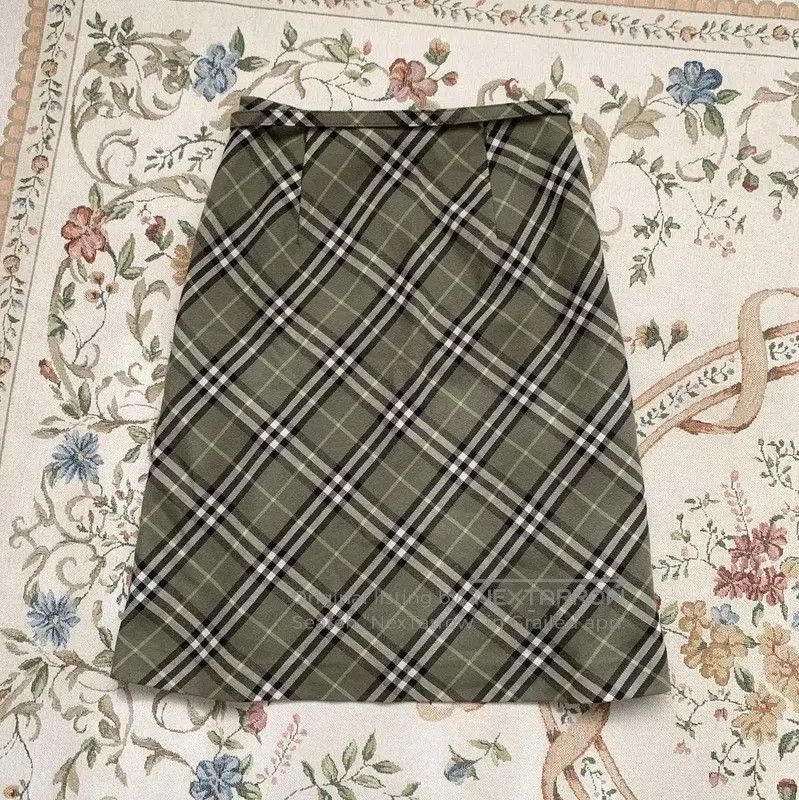 Burberry Burberry Green Wool Plaid Midi Skirt. Size 27" / US 4 / IT 40 - 4 Thumbnail