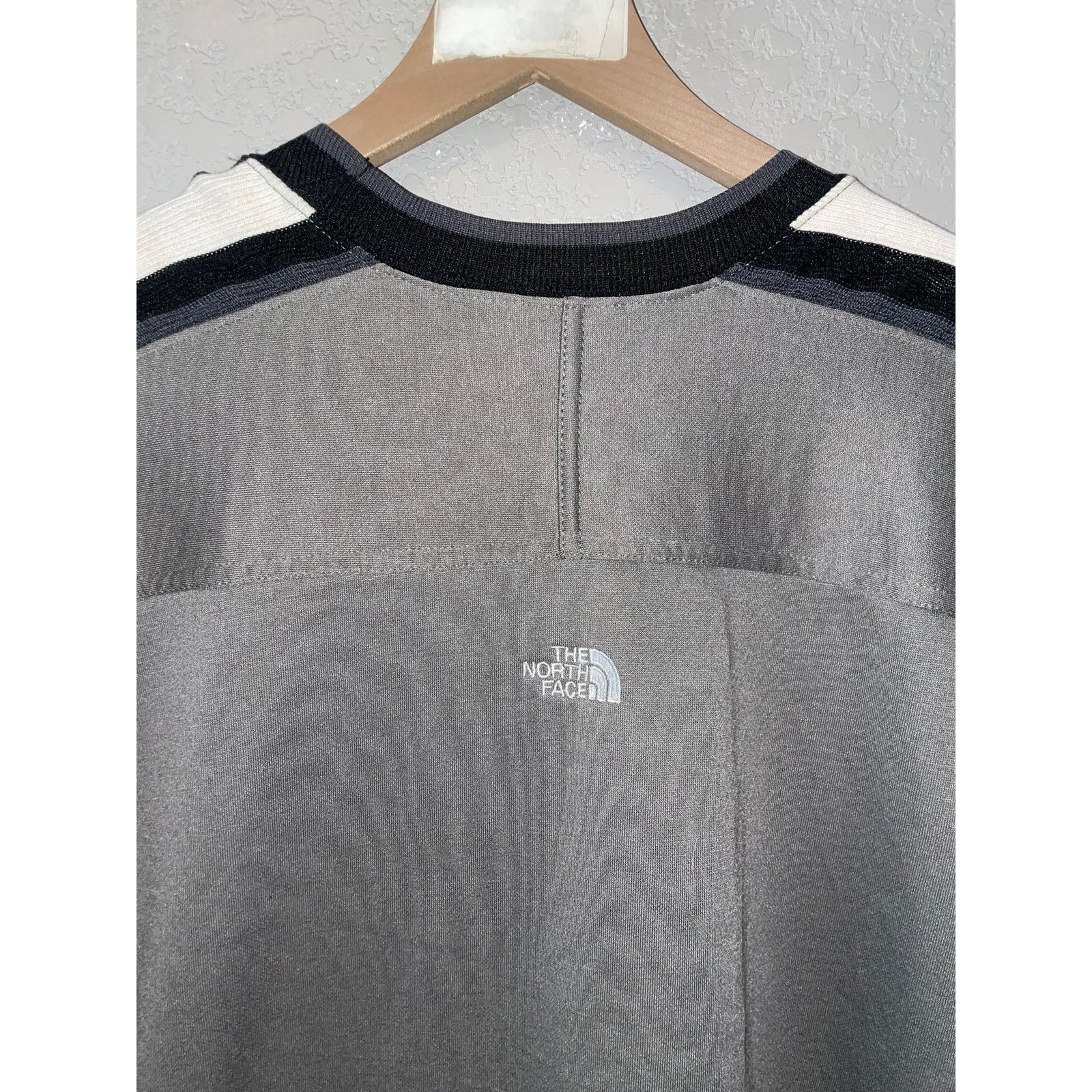 The North Face The North Face Gray Sweatshirt Striped VTG Ultra Wick Medium Size US M / EU 48-50 / 2 - 9 Thumbnail