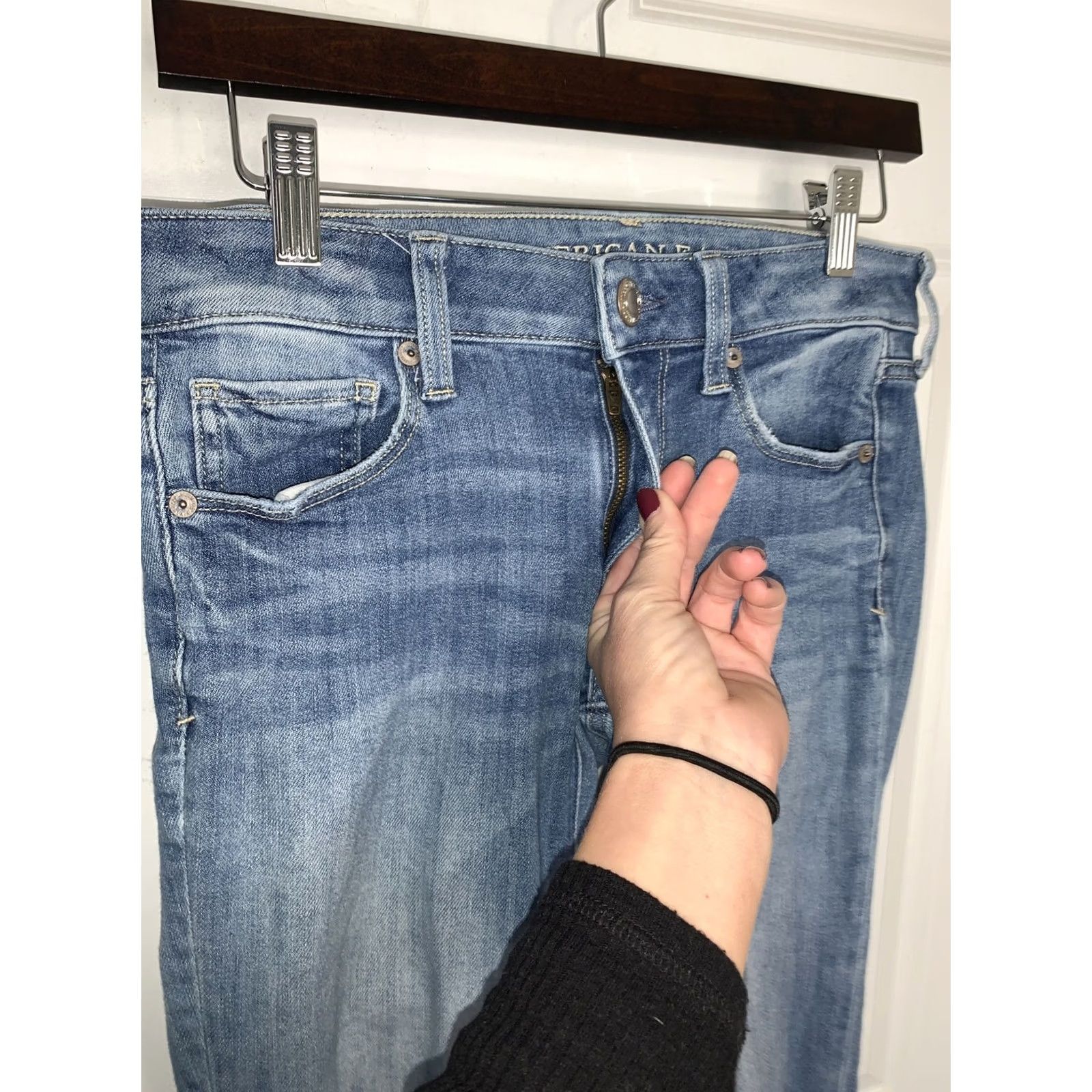 American Eagle Outfitters American Eagle Outfitters Jeans Skinny Distressed Light Wash Women’s/Teen SZ 2 Slim Fit 2 Blue XS? Size 26" / US 2 / IT 38 - 5 Thumbnail