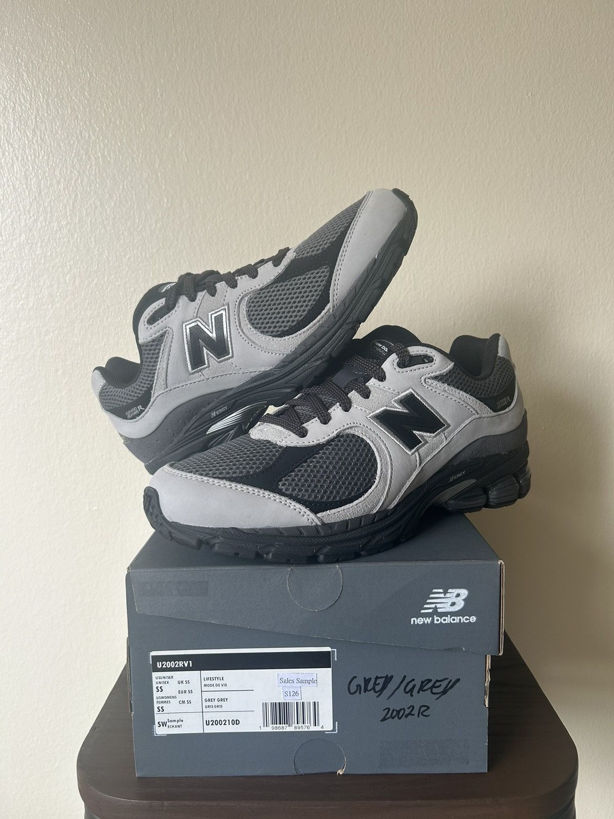 New Balance New Balance 2002R Sneaker Size US 9 / EU 42 - 1 Thumbnail