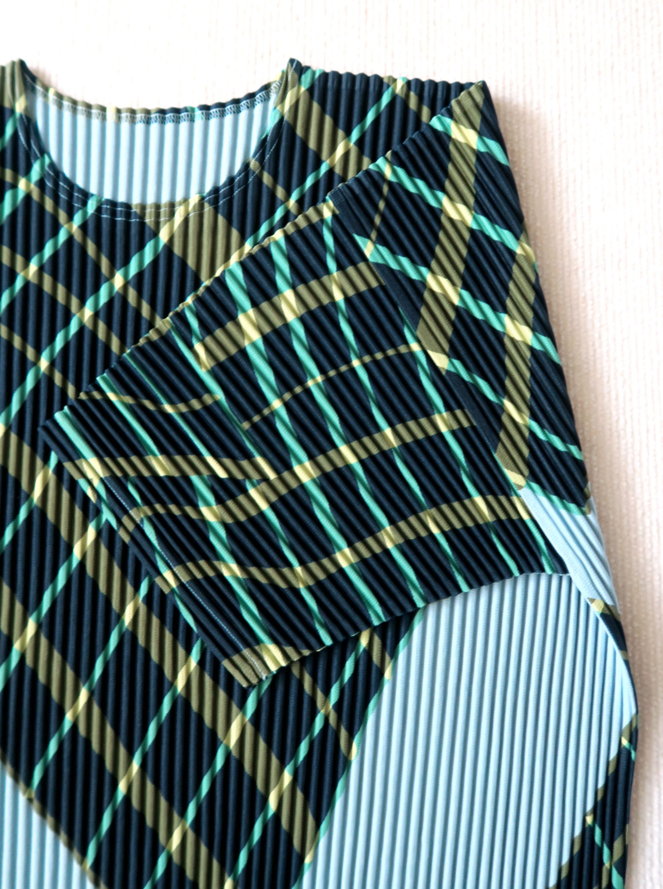 Homme Plisse Issey Miyake Homme Plisse Issey Miyake Windswept Plaid T-Shirt Size US L / EU 52-54 / 3 - 8 Thumbnail