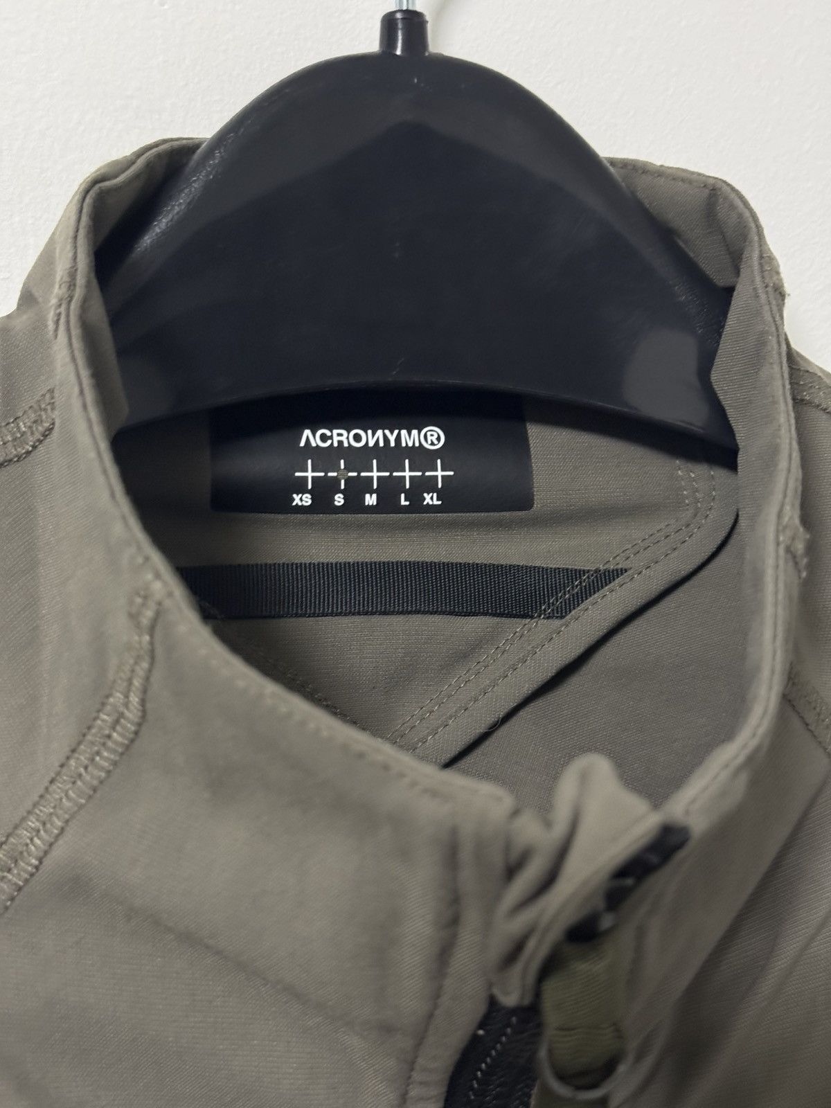 Acronym Acronym j97-m Size US S / EU 44-46 / 1 - 2 Thumbnail
