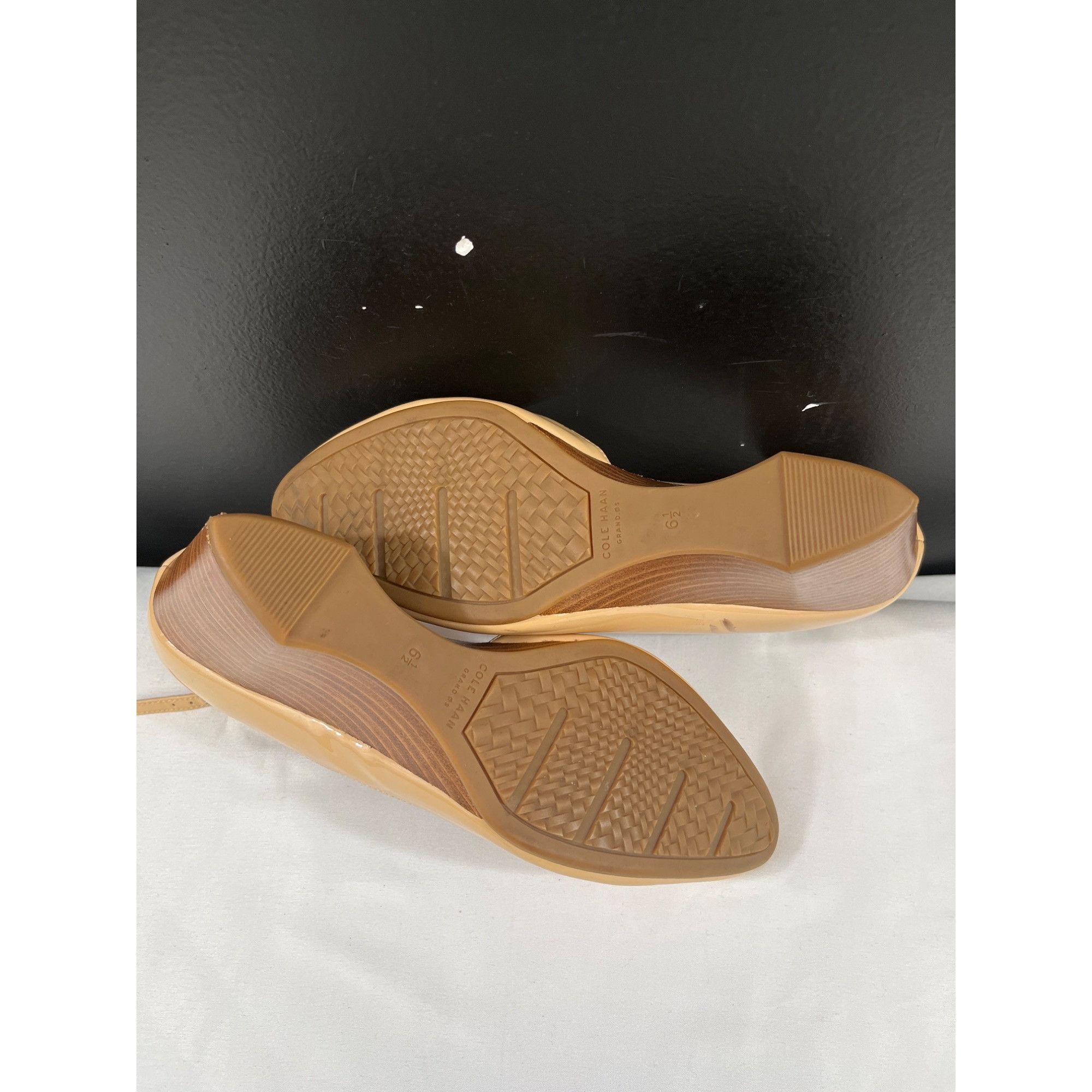 Cole Haan Cole Haan Grand Os Women's Beige Shoes/Heels Size 6.5B SKU 5 Size US 6.5 / IT 36.5 - 3 Thumbnail