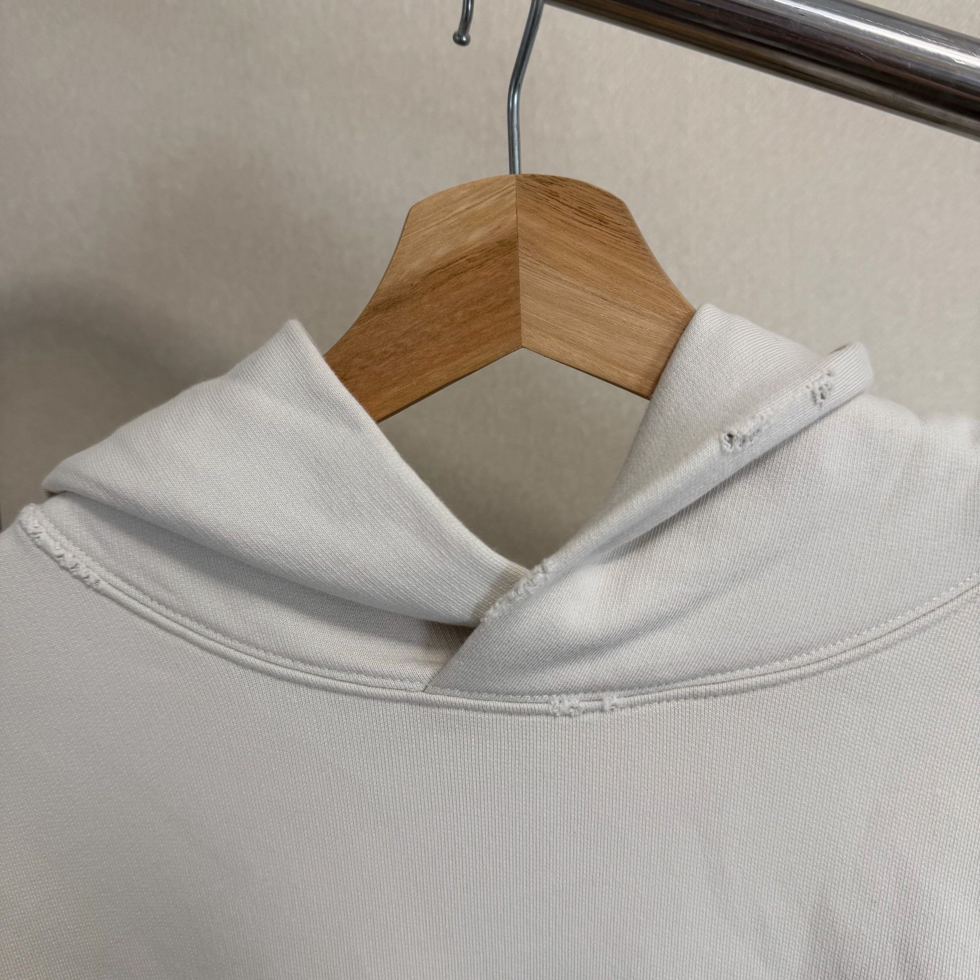 Balenciaga Balenciaga FW22 'Be Different' Apple Print Hoodie Size US L / EU 52-54 / 3 - 3 Thumbnail