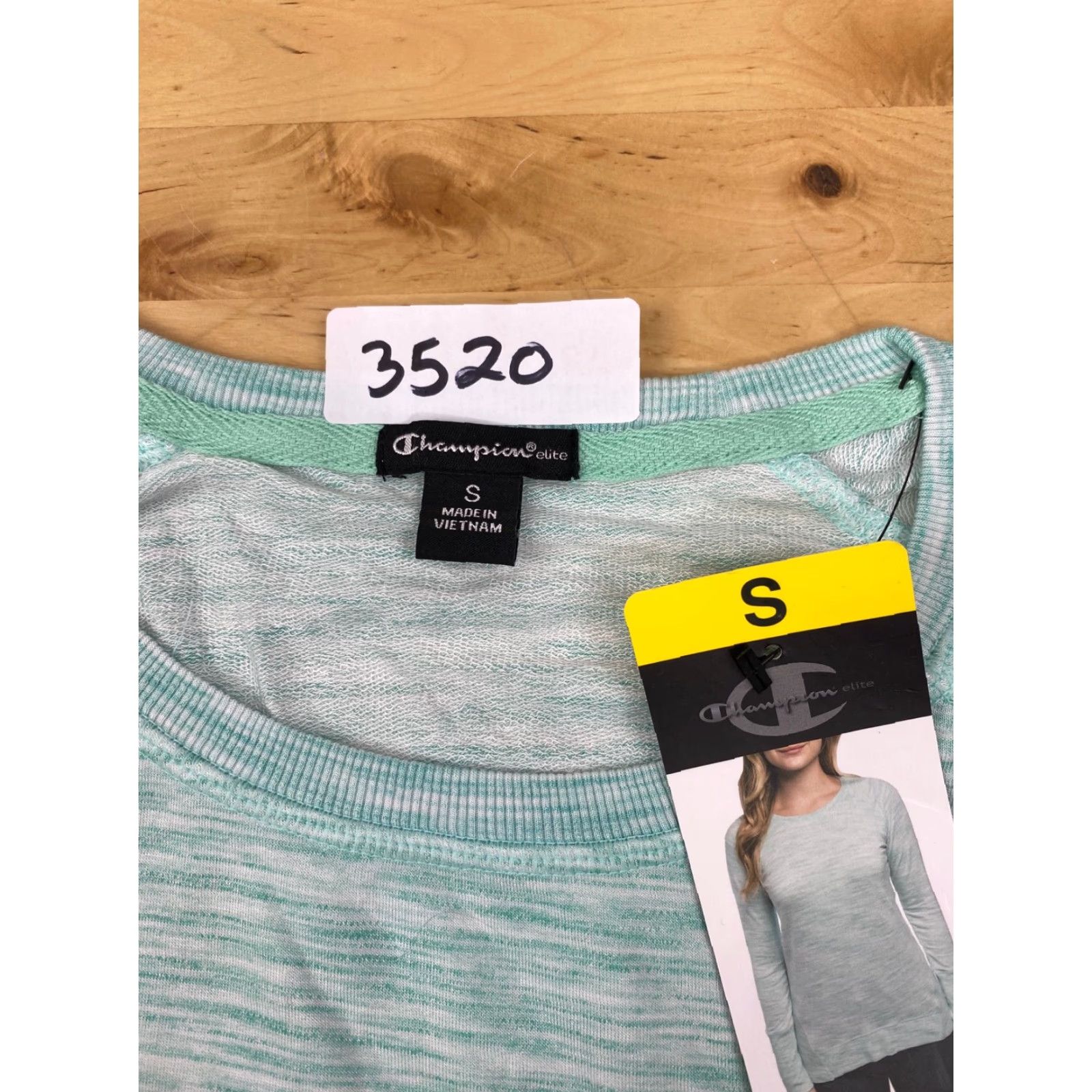 Champion NWT Champion T Shirt Long Sleeve Womens Sea Foam Green Small/ White #3520 Size S / US 4 / IT 40 - 2 Thumbnail