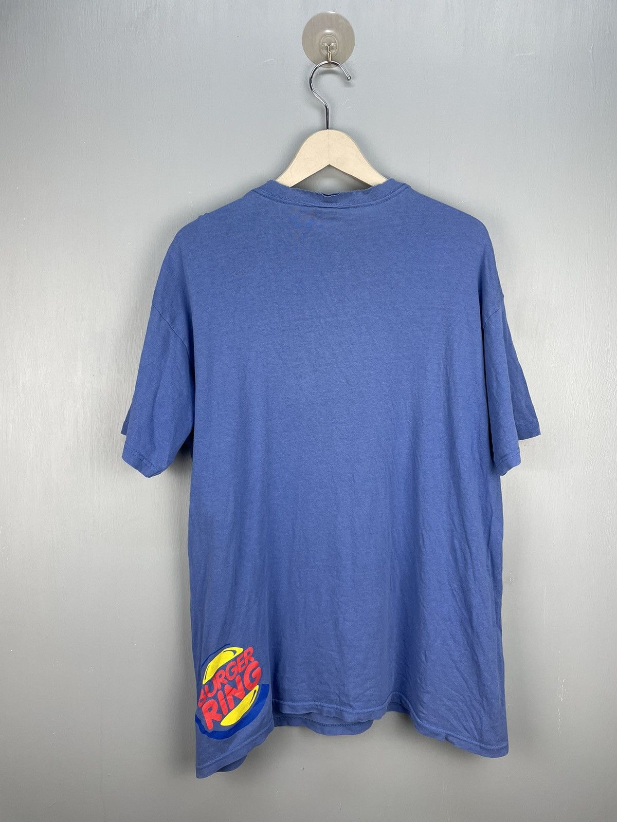 Japanese Brand Vintage Y2K aitch Burger Ring parody distress t shirt Size US L / EU 52-54 / 3 - 2 Thumbnail
