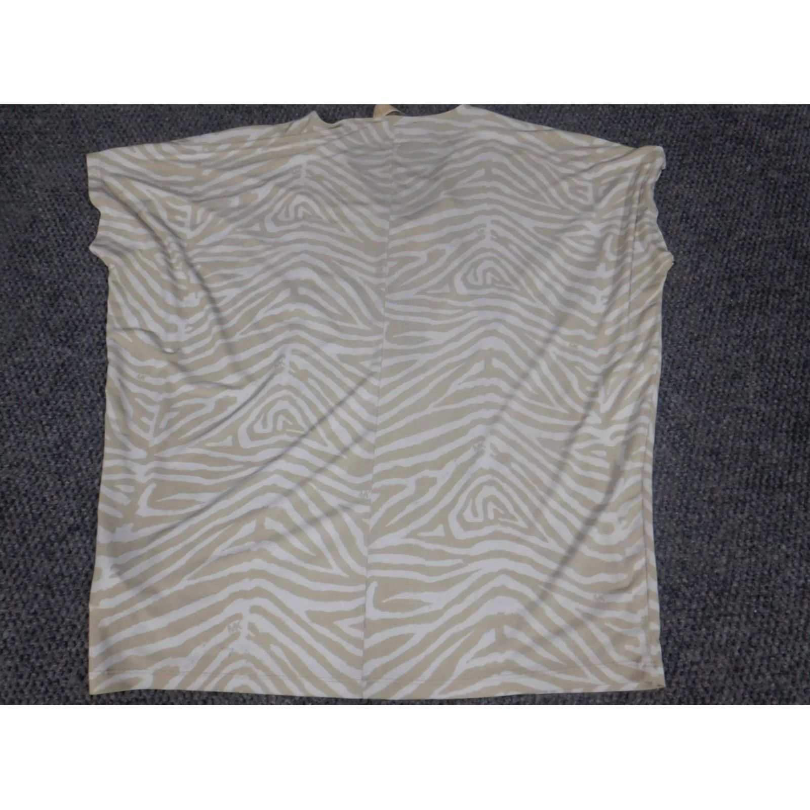 Michael Kors Michael Kors Womens Blouse Medium Beige V-Neck Pullover Stretch Dolman Sleeve Geometric Ruffle Designer Casual Size M / US 6-8 / IT 42-44 - 7 Thumbnail