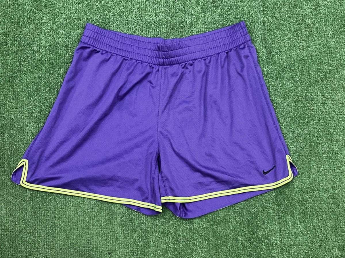 Nike Nike Swoosh Shorts Size 34" / US 12 / IT 48 - 1 Thumbnail