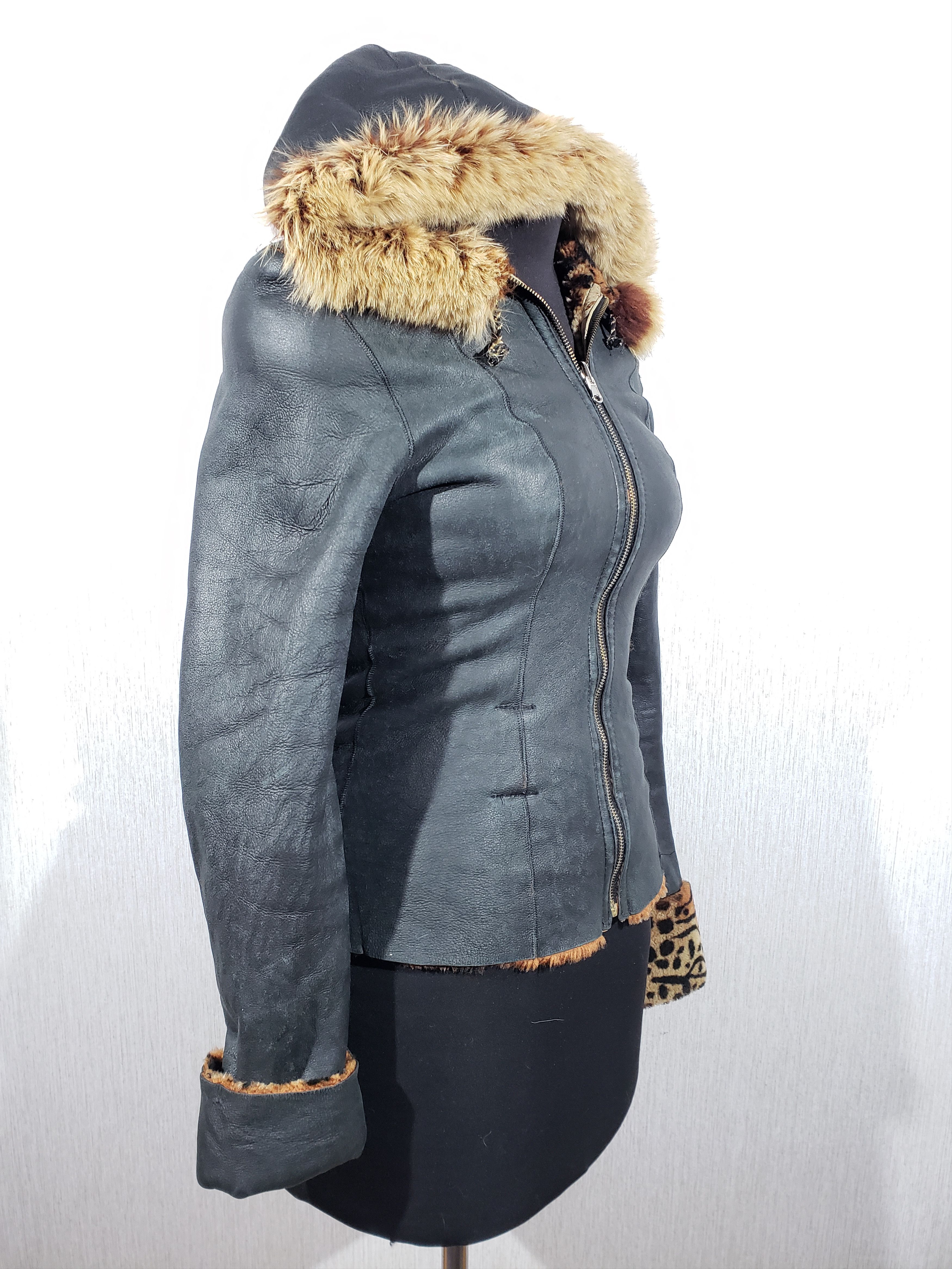 Designer Two-sided warm women's sheepskin coat. Size M / US 6-8 / IT 42-44 - 3 Thumbnail