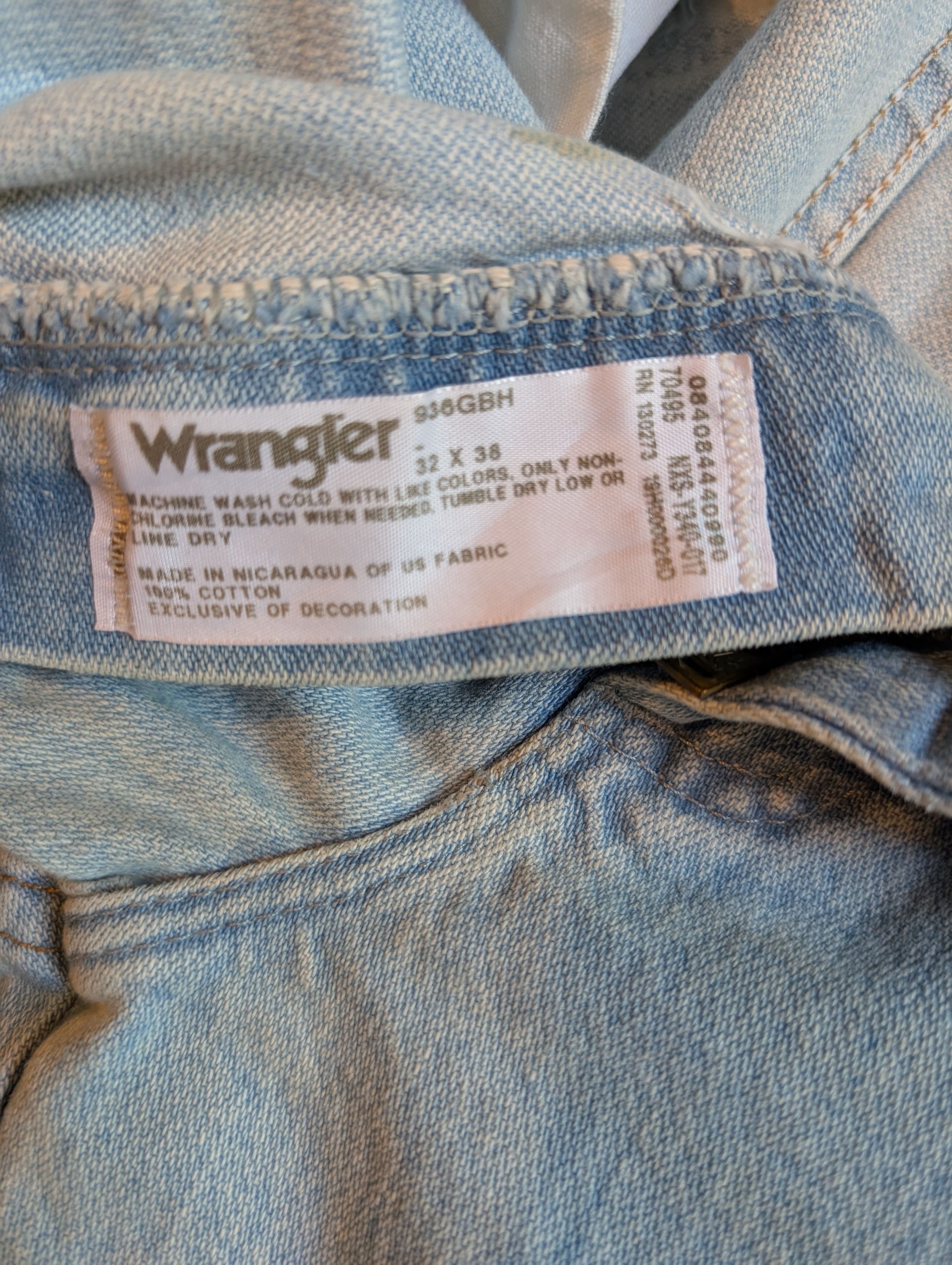Wrangler Wrangler light wash jeans size 32 x 38 Size US 32 / EU 48 - 12 Thumbnail