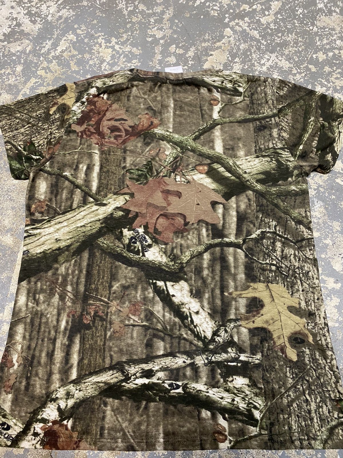 Realtree × Vintage Vintage Mossy Oak Break Up Camo Women’s Camo Tshirt Size L / US 10 / IT 46 - 10 Thumbnail