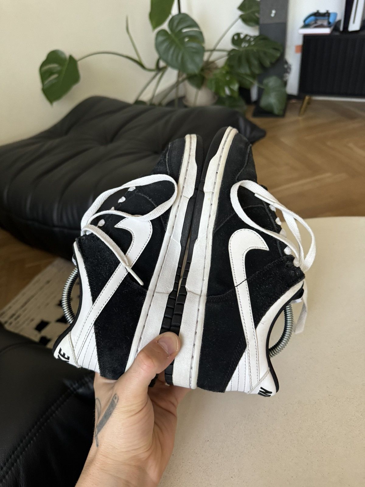 Nike Nike Dunk Low GS Suede Black Sneakers Swoosh Hype Streetwear Size US 6 / IT 36 - 2 Thumbnail