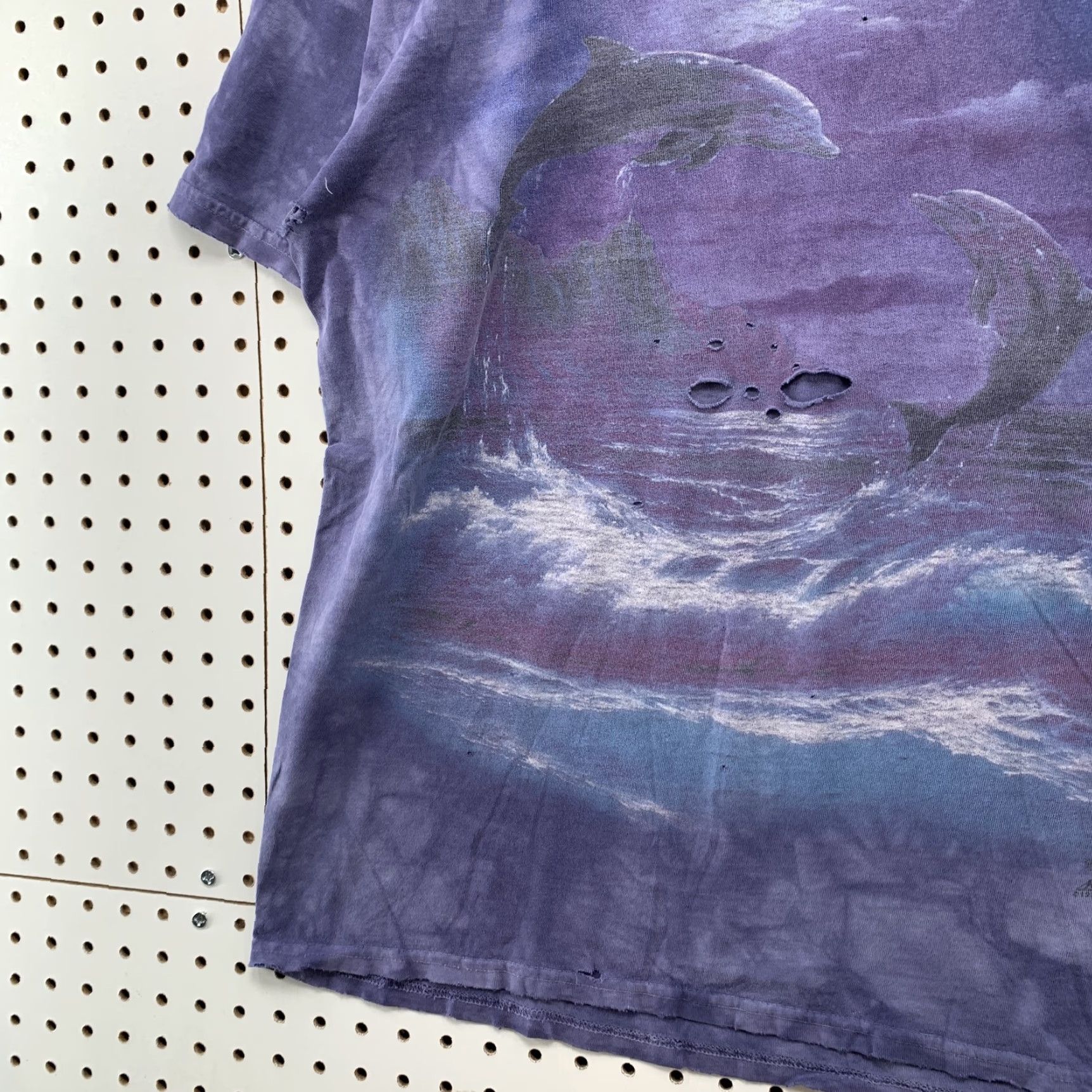 VINTAGE The Mountain Dolphin AOP Shirt Mens Large Purple Cotton Knit Short Sleeve Crew Neck T-Shirt USA Animals Outdoor Regular 90s Mens