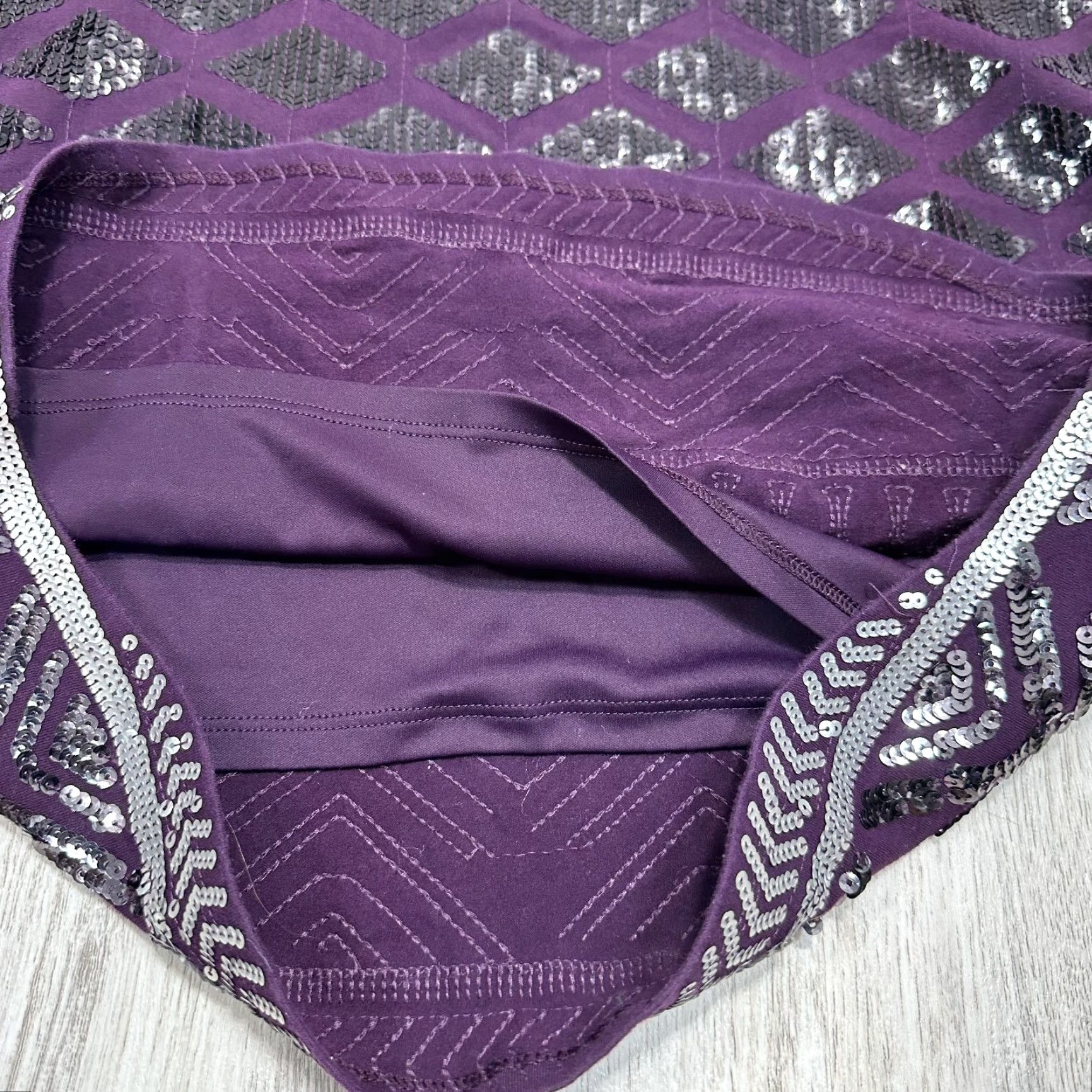 Express Express Women's Purple Sequined Mini Skirt Cotton Lined Sz S Mini Skirt, Express, Purple, Sequin, Cotton, Lined, Women’s, Size S Size 28" / US 6 / IT 42 - 6 Thumbnail