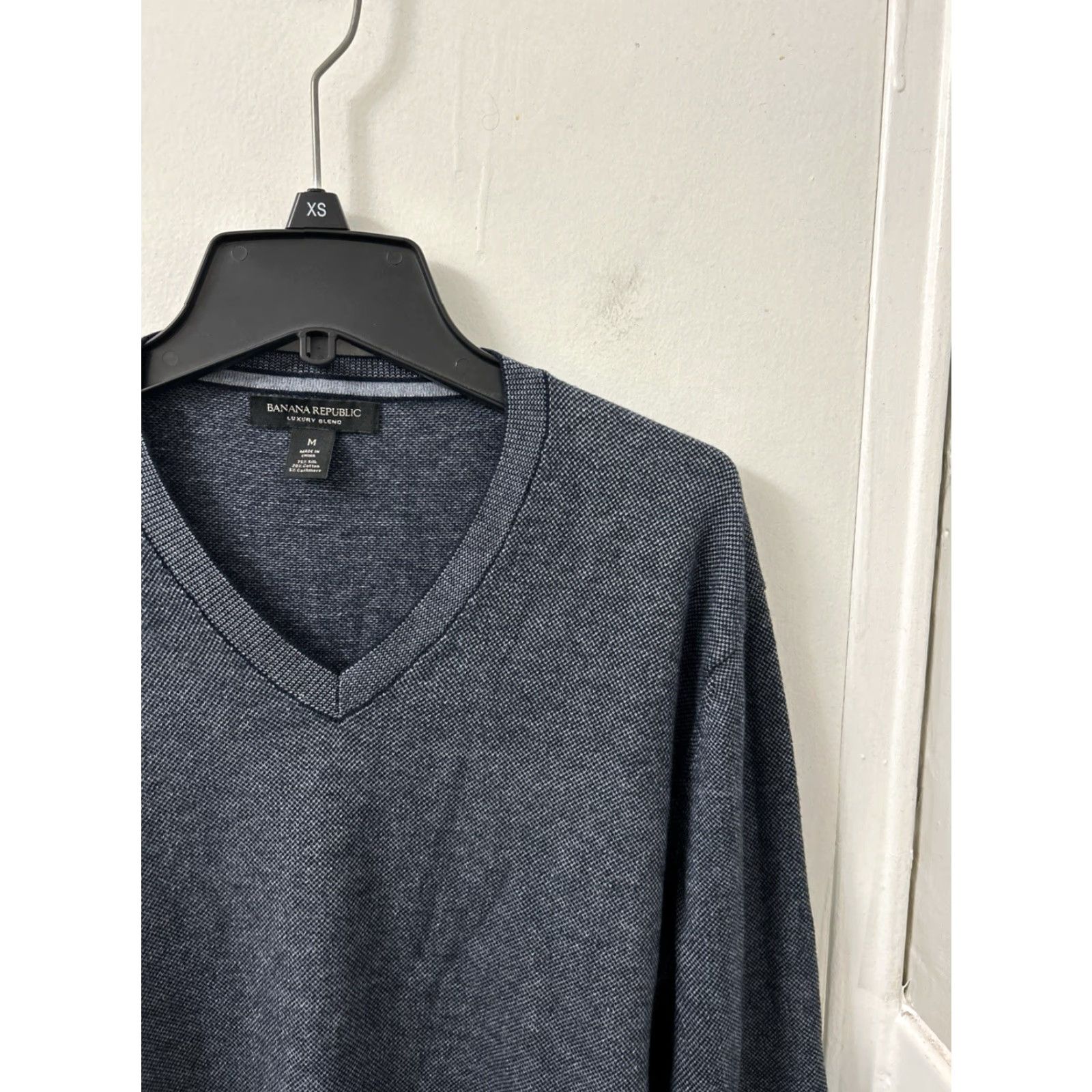 Banana Republic Banana Republic Sweater Mens Medium Blue V-Neck Silk Cotton Cashmere Luxury Blend Pullover Association Designer All Seasons Lightweight Regular Knit Size US M / EU 48-50 / 2 - 4 Thumbnail