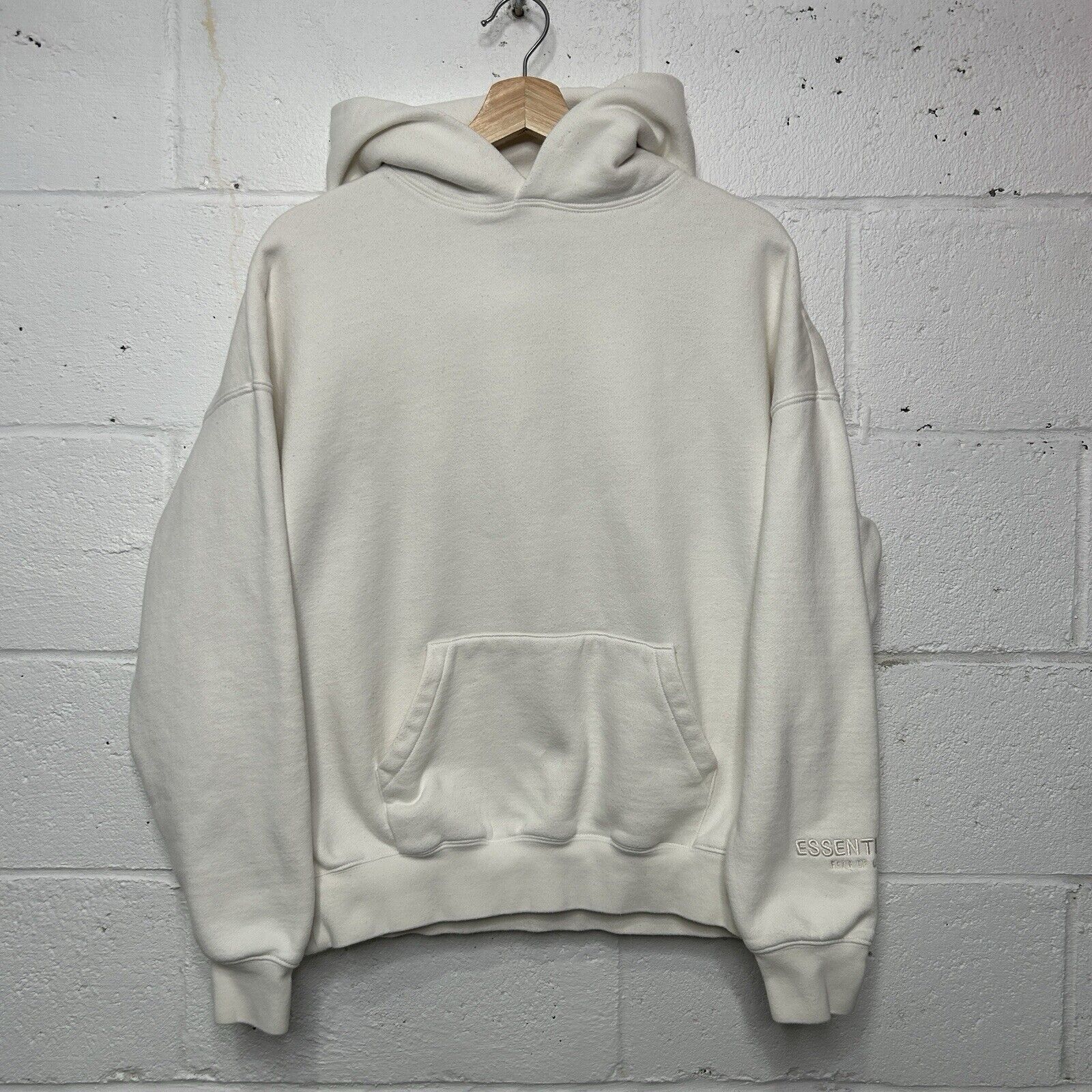 Fear of God Fear of God Essentials 3M Logo Pullover Hoodie “White” FW19 Size US S / EU 44-46 / 1 - 2 Thumbnail