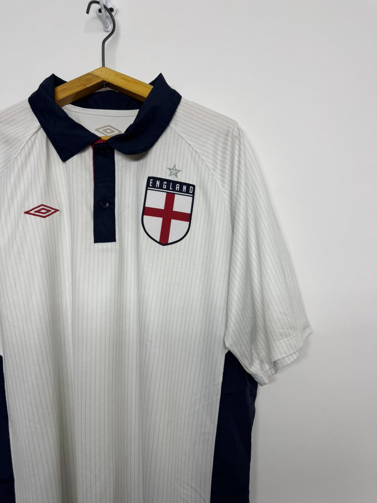 Umbro Umbro England Soccer Jersey Reproduction Football Shirt Size US L / EU 52-54 / 3 - 5 Thumbnail