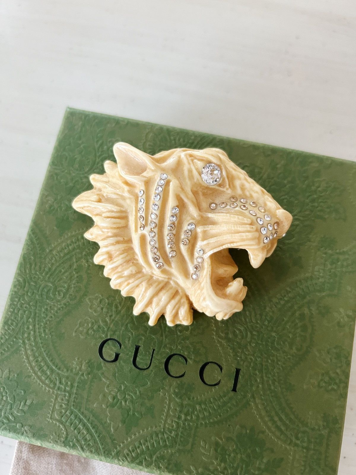 Gucci NWOT Gucci Tiger Resin Brooch Size ONE SIZE - 4 Thumbnail