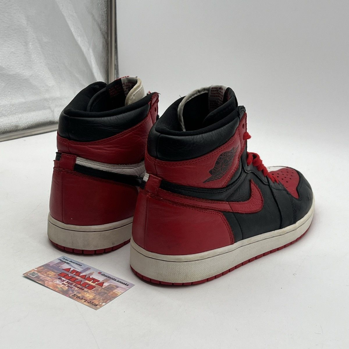 Nike Air Jordan 1 high homage to home Size US 10 / EU 43 - 5 Thumbnail