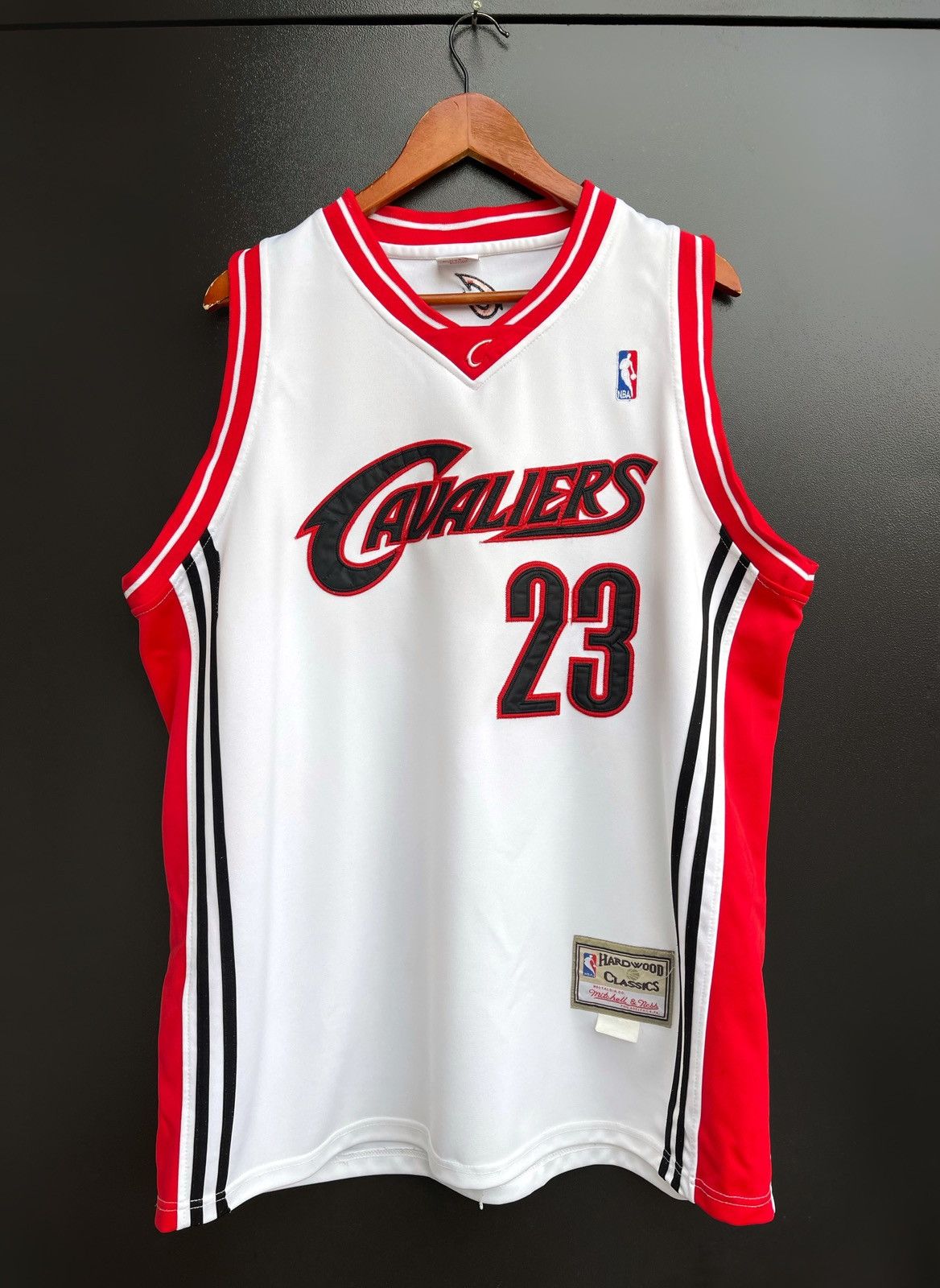 NBA LeBron James 23 Cleveland Cavaliers Hardwood Classics Jersey Size US XL / EU 56 / 4 - 2 Thumbnail