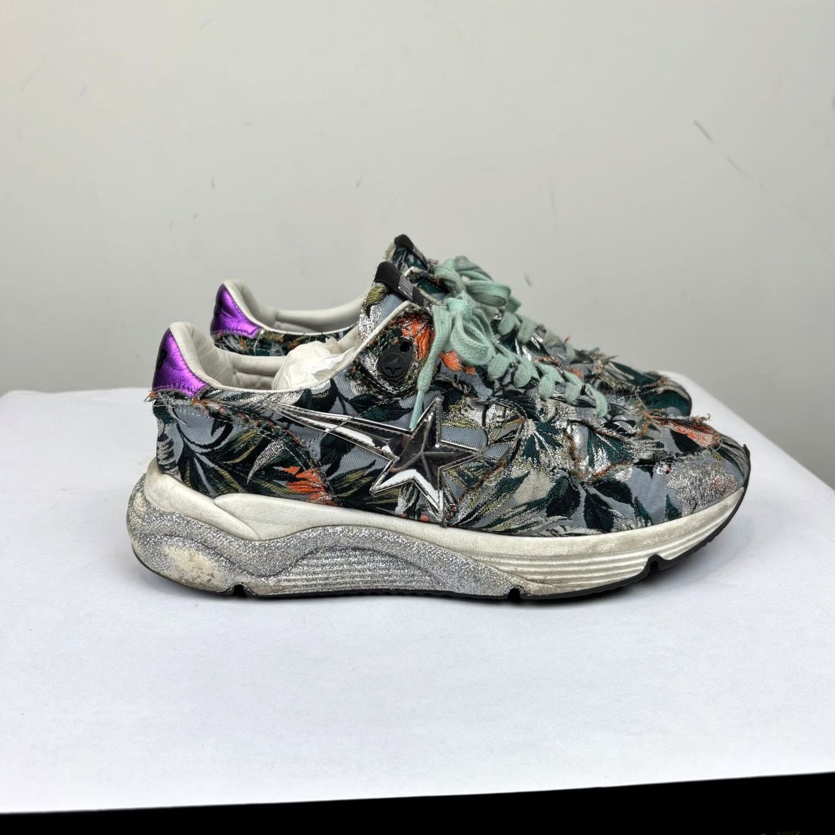 Golden Goose Golden Goose Running Floral Low Top Sneakers Shoes Women’s 9 Multicolor Women 39 / 9 Mens? Size M / US 6-8 / IT 42-44 - 3 Thumbnail