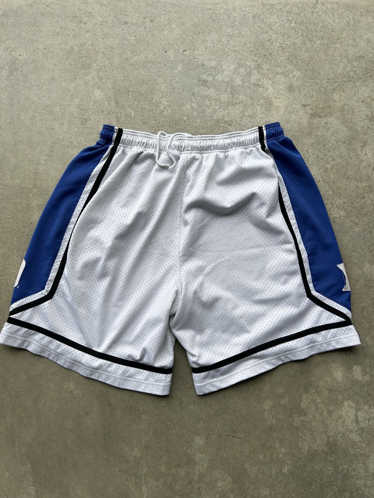 Nike Vintage Team Issued Duke University Basketball Shorts Size US 37 - 4 Thumbnail