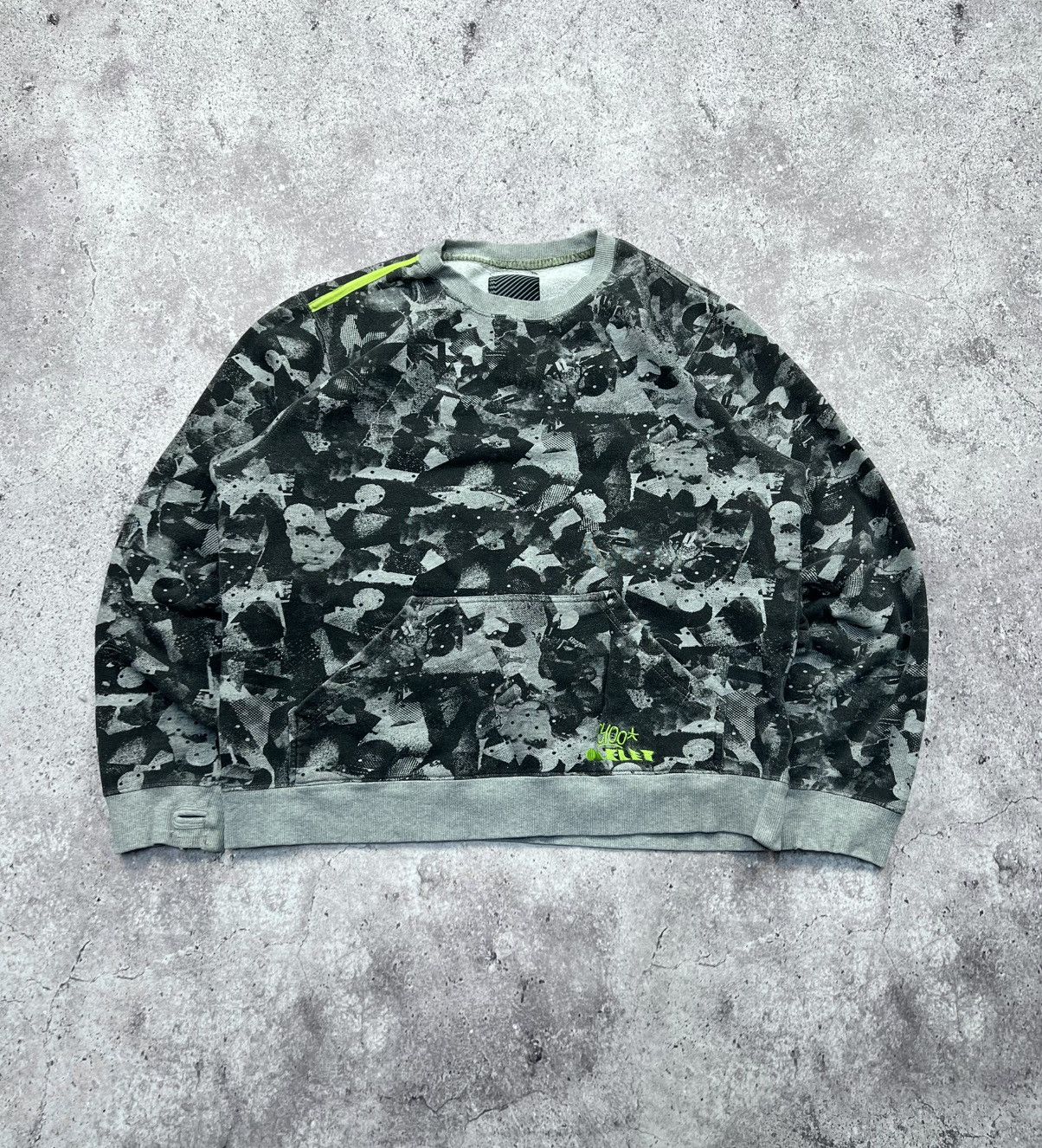 Oakley Crazy Oakley Vintage Camo Sweatshirt Y2K Rare Size US XL / EU 56 / 4 - 1 Thumbnail