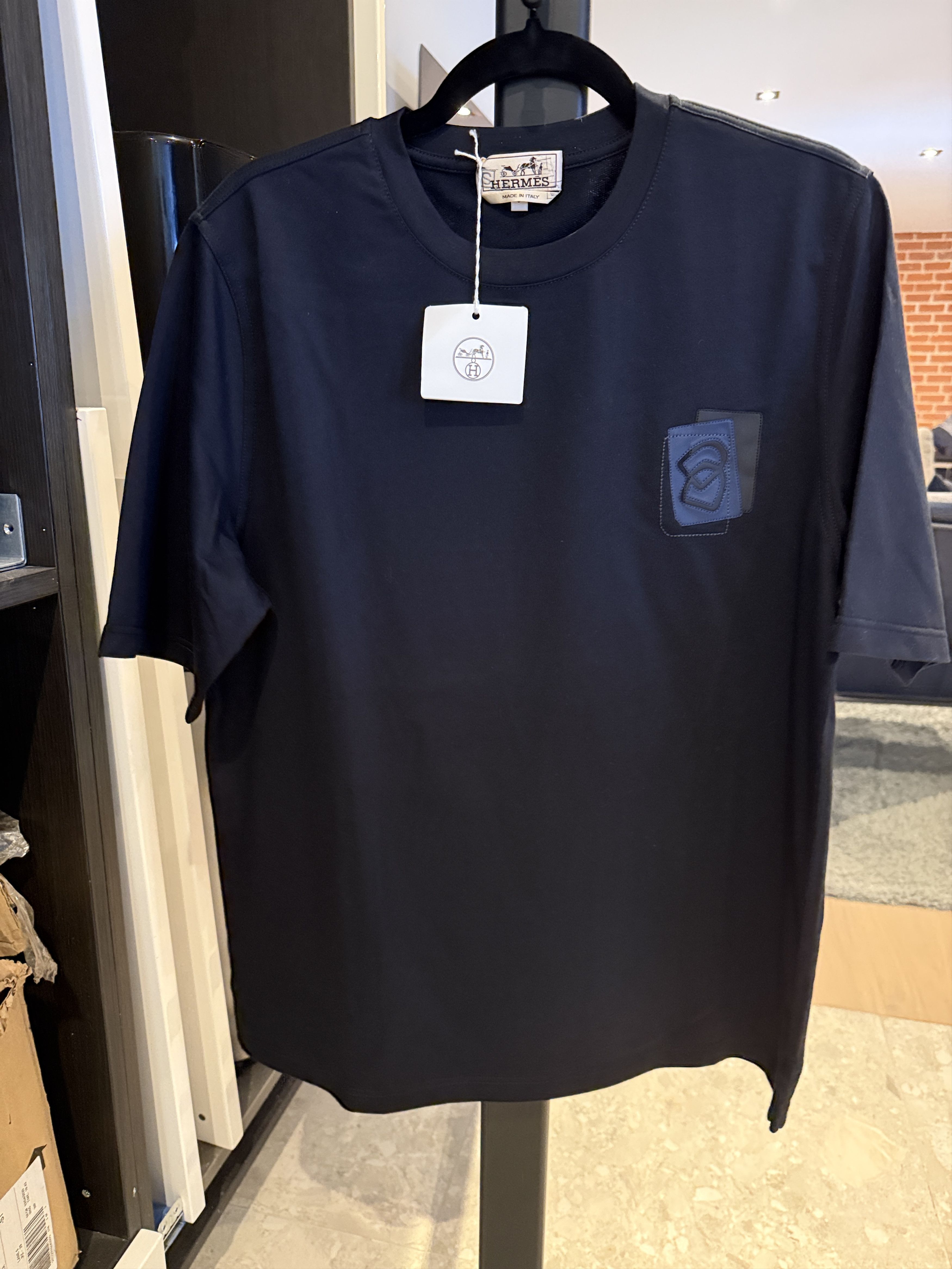 Hermes Hermes Tshirt Mini Patch cuir Size US S / EU 44-46 / 1 - 1 Thumbnail