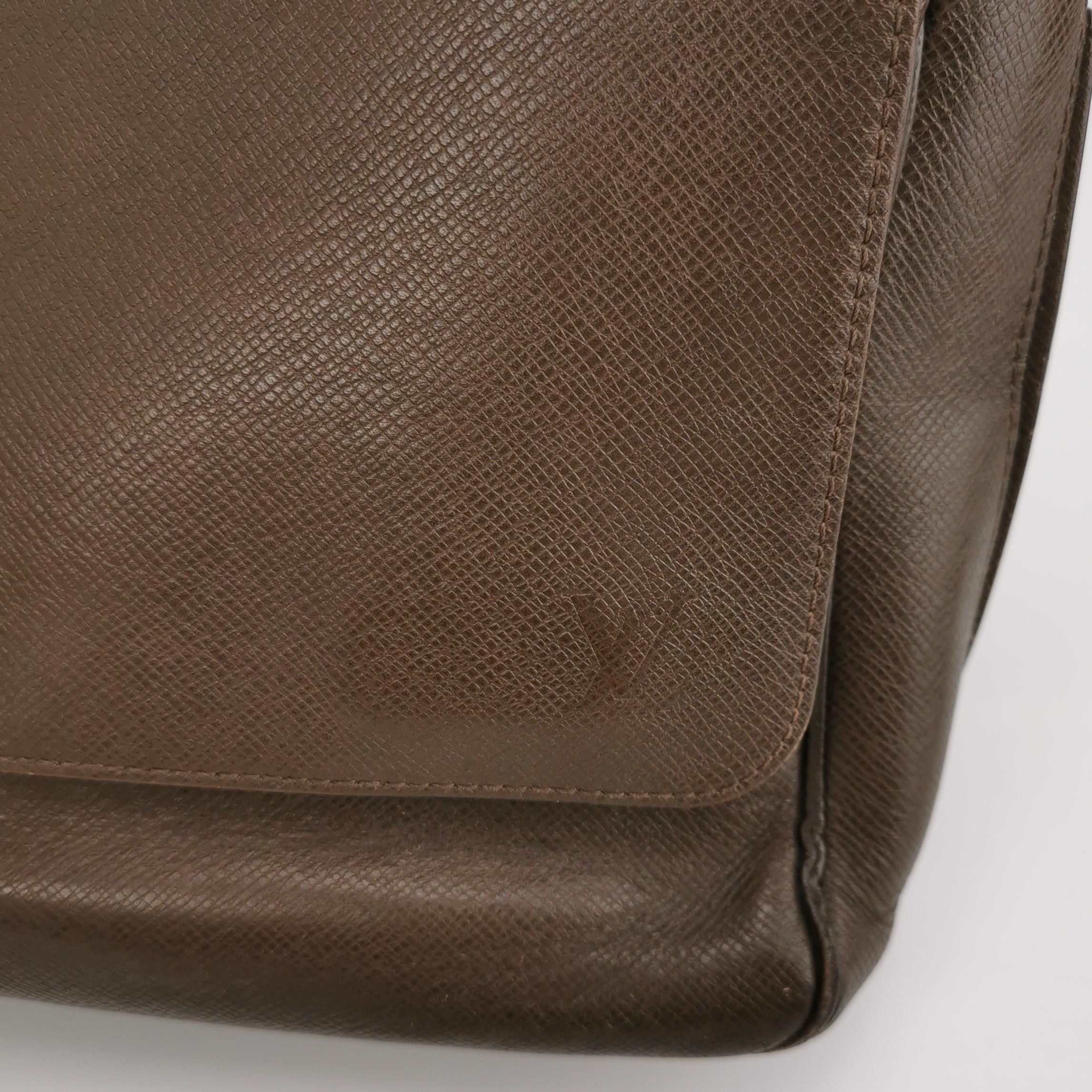 Louis Vuitton Louis Vuitton (LV) Roman leather solid color flap messenger Size ONE SIZE - 3 Thumbnail