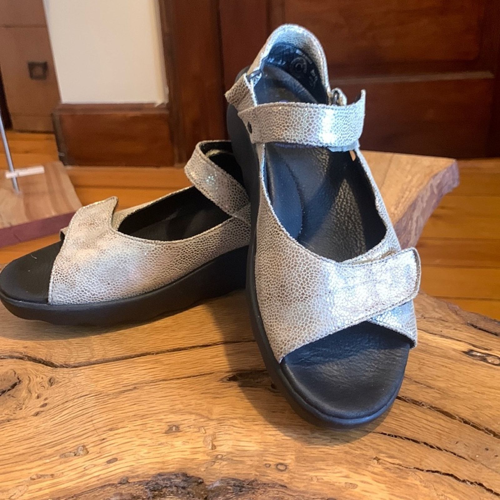 Vintage Wolky metallic gold croc embossed leather Pichu Sandals Size US 7.5 / IT 37.5 - 2 Thumbnail