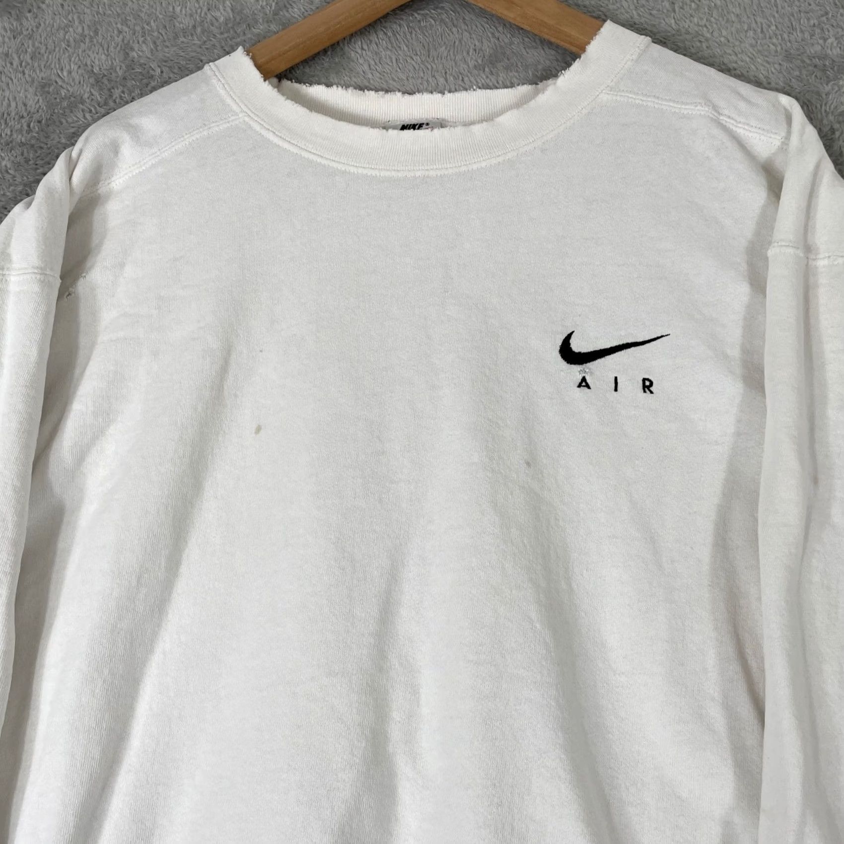 Nike VINTAGE Nike Air Sweatshirt Mens Large White Distressed Graphic Logo Crewneck 90s Size US L / EU 52-54 / 3 - 3 Thumbnail
