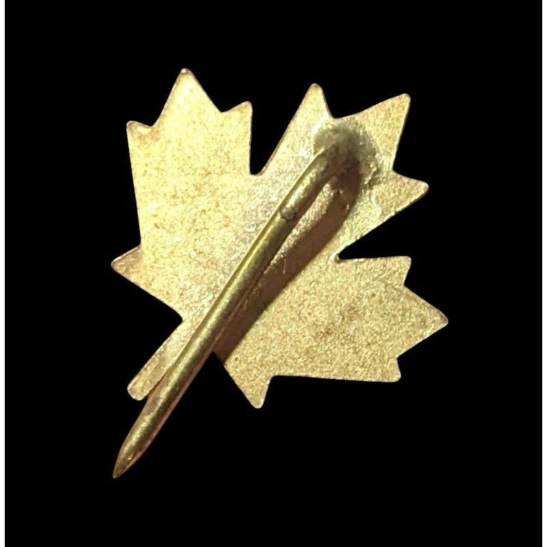 Other Vintage Canadian Souvenir Gold Tone Lapel PIn Size ONE SIZE - 2 Thumbnail