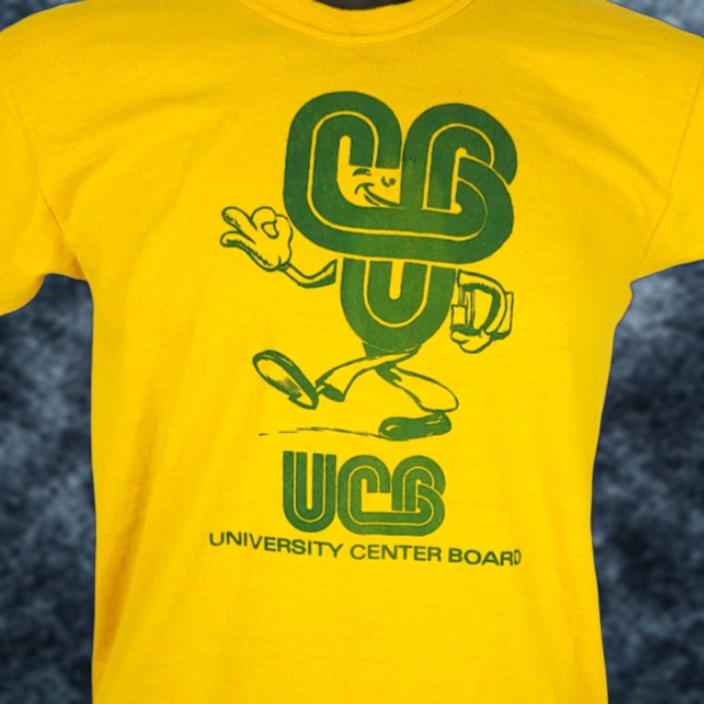 Vintage VINTAGE University Center Board T Shirt Mens Size S 80s UCB Student Activities Yellow Cotton Short Sleeve Crew Neck Manche 70s 80s Education College Size US S / EU 44-46 / 1 - 1 Thumbnail