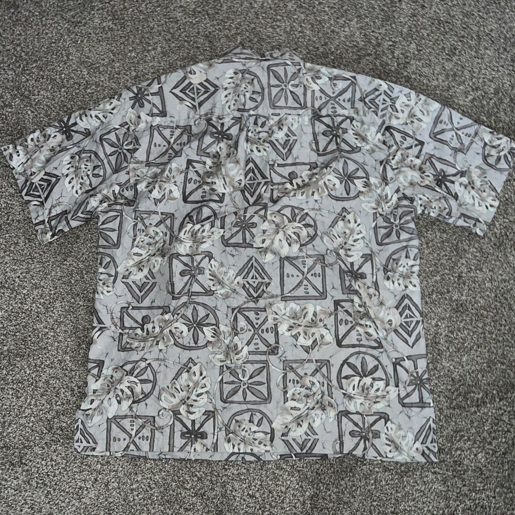 Vintage VINTAGE Cooke Street Hawaiian Gray Short Sleeve Button-Up Shirt Mens Size L Size US L / EU 52-54 / 3 - 4 Thumbnail