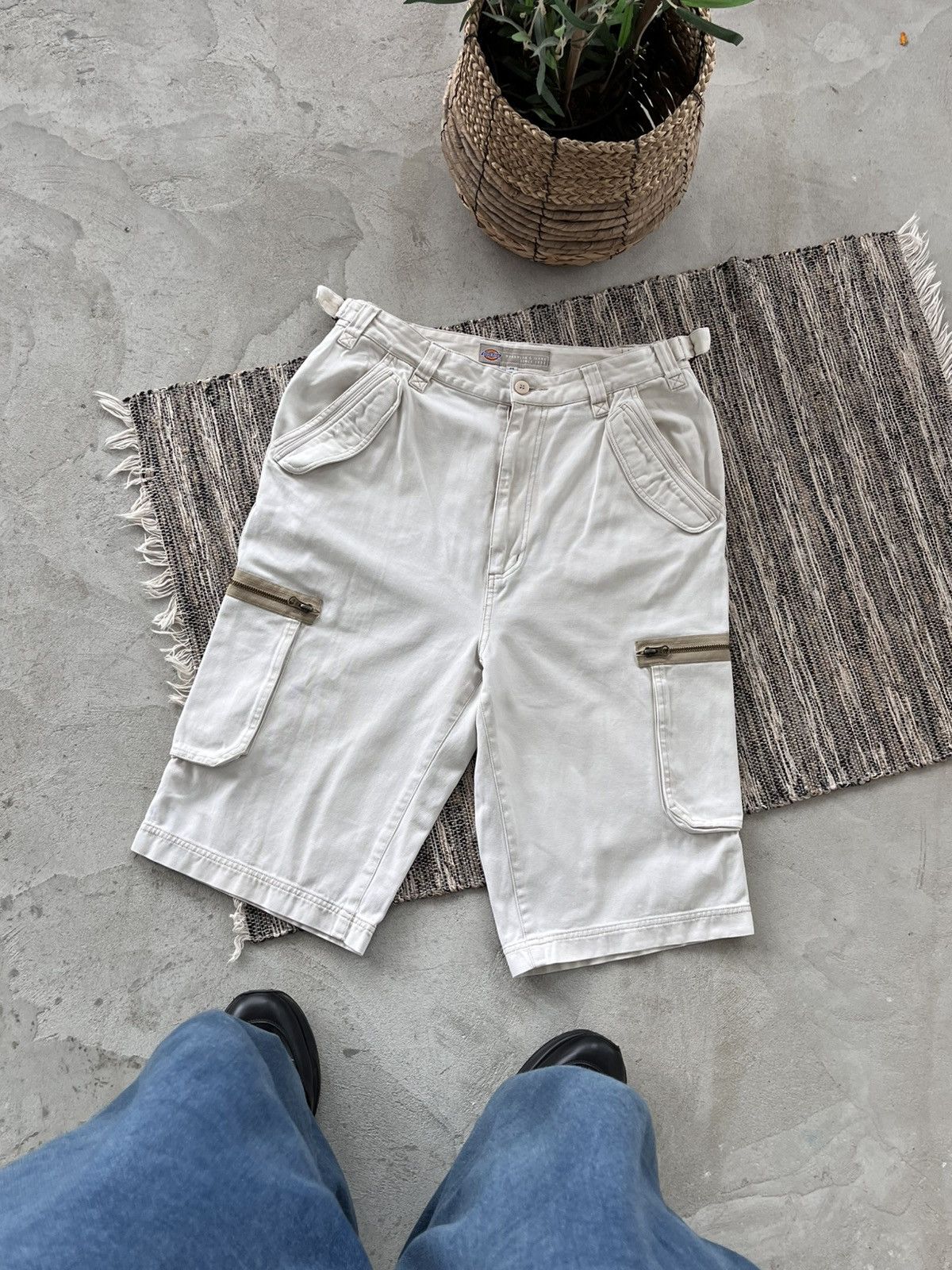 Dickies Vintage Dickies Beige Cargo Shorts Long Multi-Pocket Y2K 34 Size US 34 / EU 50 - 2 Thumbnail