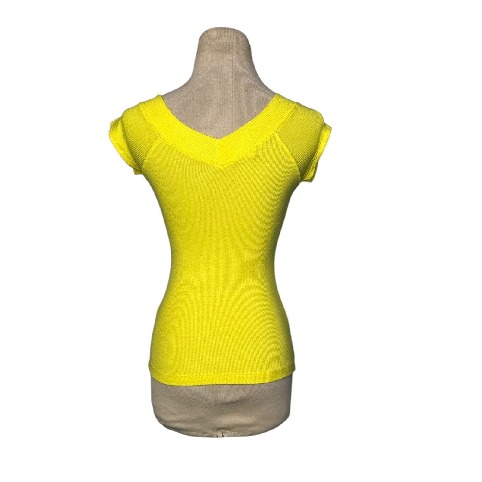 Bdg BDG yellow knit short sleeves v neck fitted top size Small Size S / US 4 / IT 40 - 12 Thumbnail