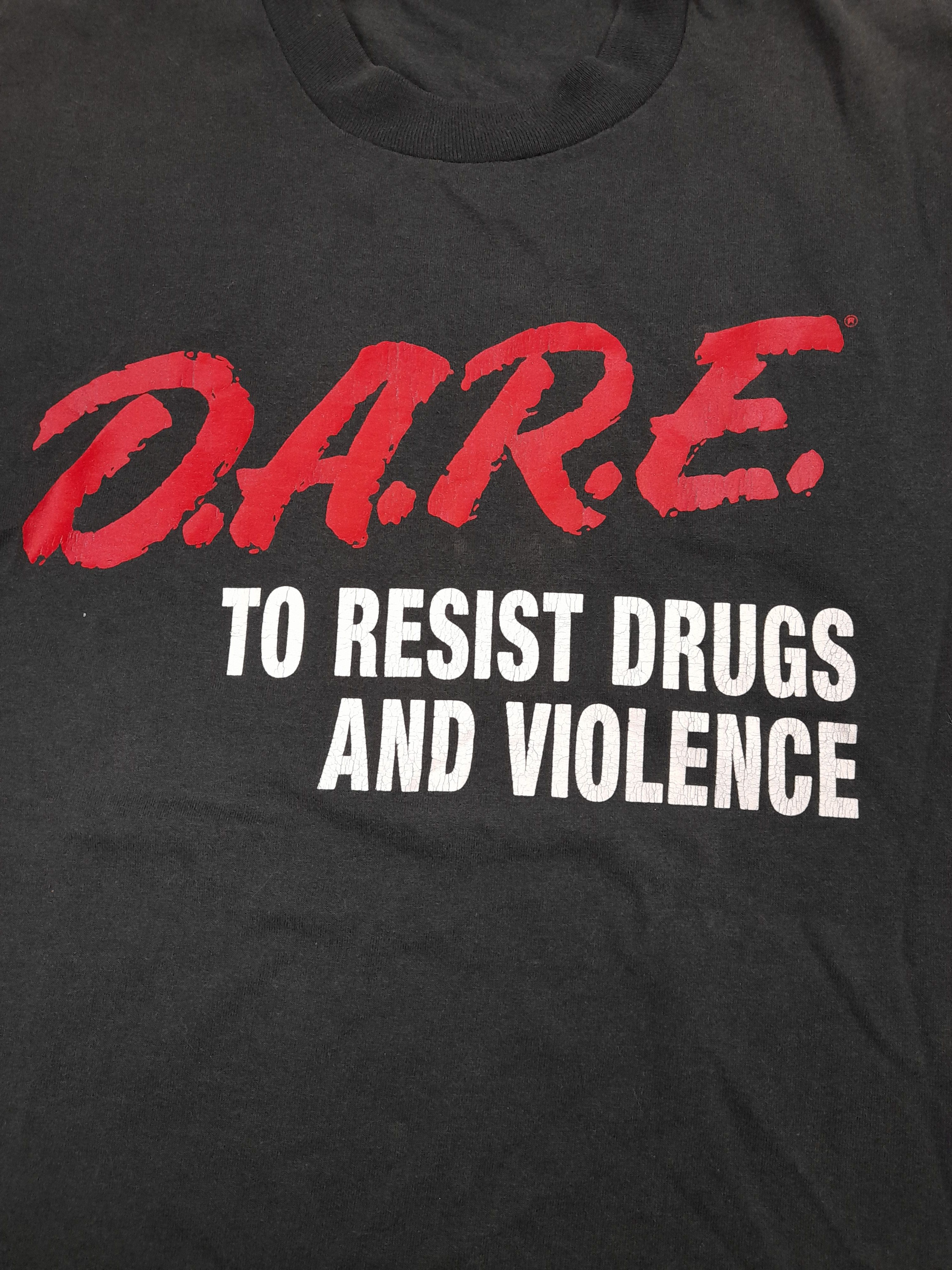 D.A.R.E Vintage D.A.R.E TO RESIST DRUGS AND VIOLENT Tee Size US M / EU 48-50 / 2 - 7 Thumbnail