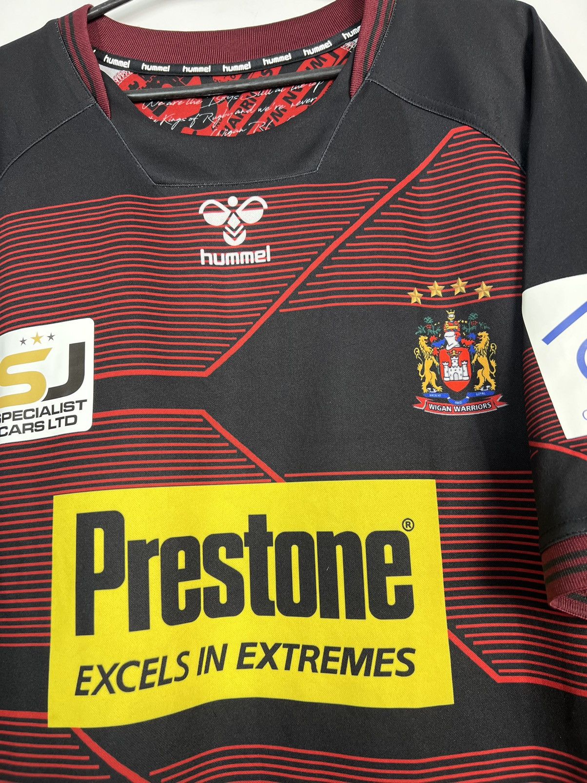 Hummel Wigan Warriors Away Rugby 2020 XL Hummel Camiseta England Size US XL / EU 56 / 4 - 2 Thumbnail