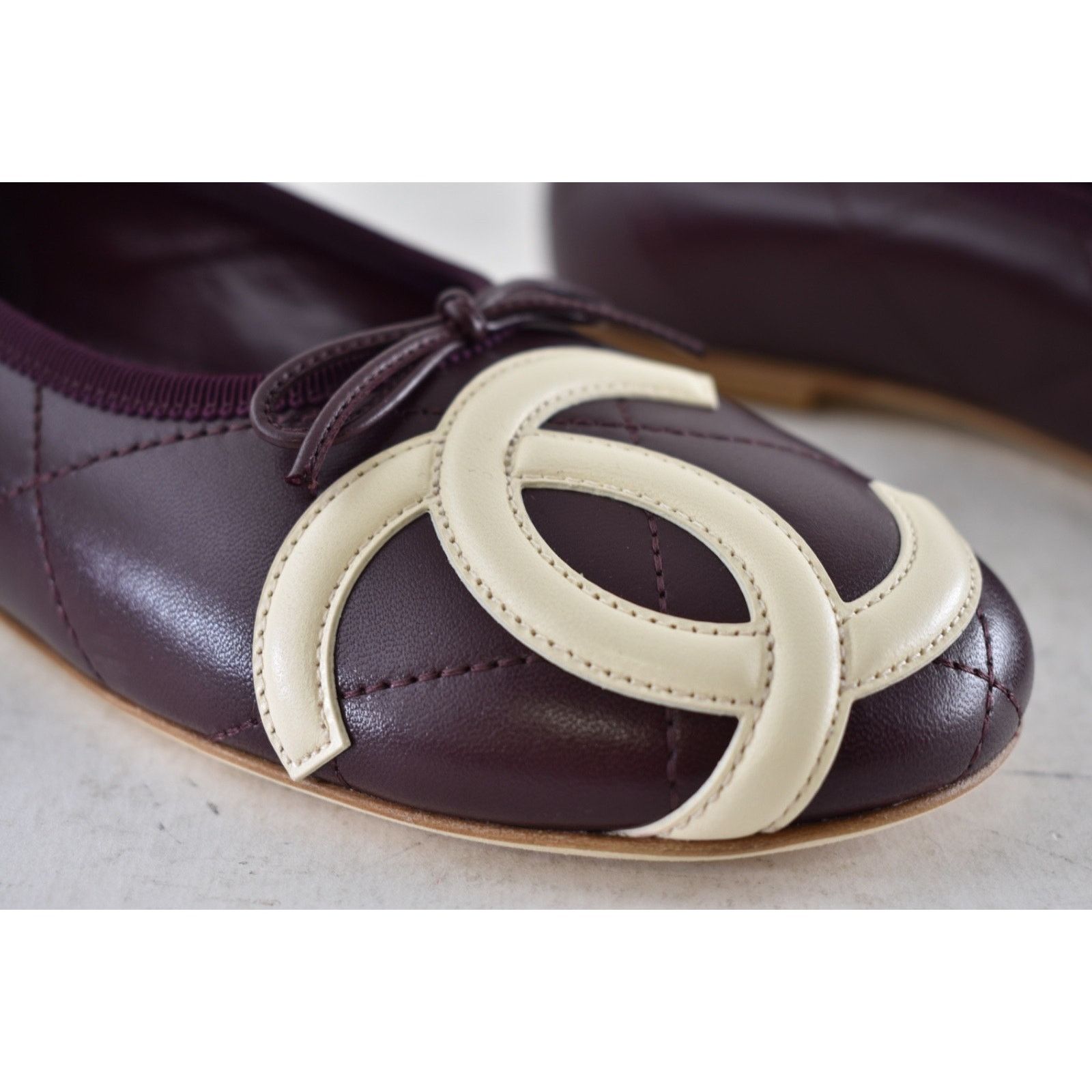 Chanel Beach Cambon Burgundy Red Ivory CC Ballet Flat 37.5 Size US 7.5 / IT 37.5 - 8 Thumbnail