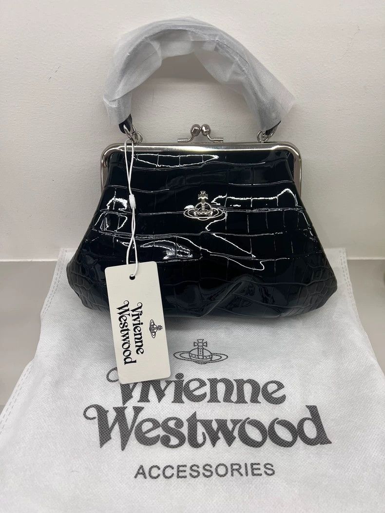 Vivienne Westwood size os Saturn dumplings