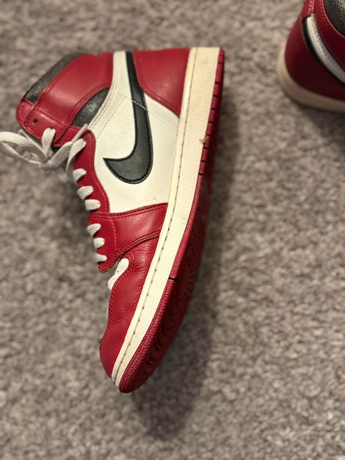 Jordan Brand Jordan 1 Chicago lost & founds Size US 11 / EU 44 - 2 Thumbnail