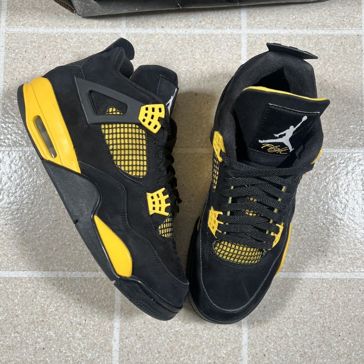 Jordan Brand Jordan 4 Retro Yellow Thunder 2023 Size 10.5 Black Size US 10.5 / EU 43-44 - 2 Thumbnail