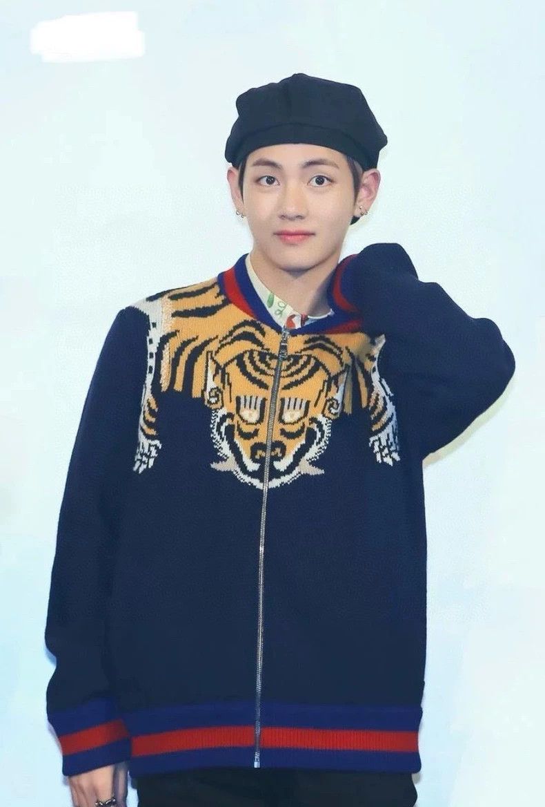 Gucci Gucci Dark blue tiger head knitted jacket 2502-Nextarrow Size US S / EU 44-46 / 1 - 9 Thumbnail
