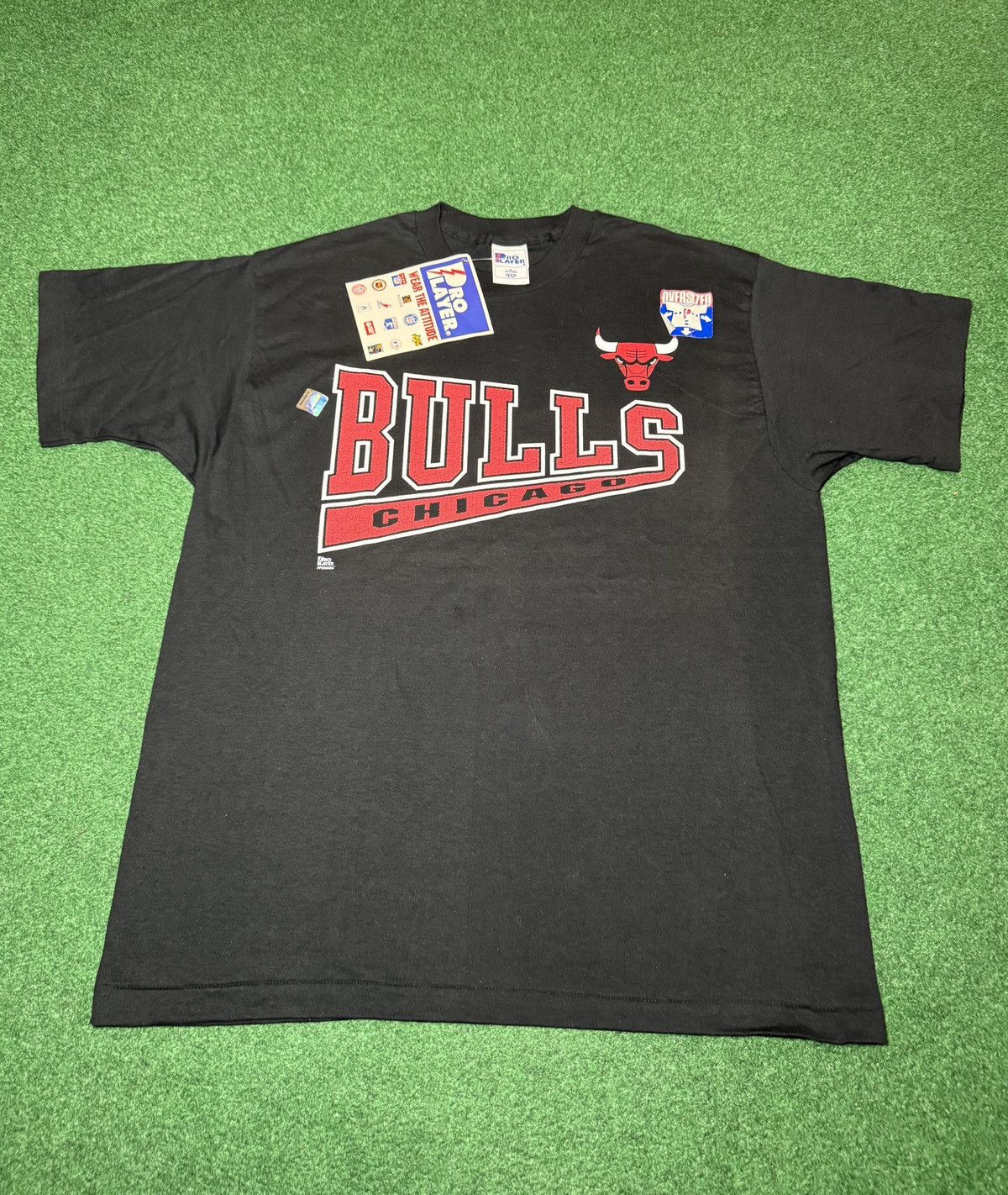 Pro Player Chicago Bulls 90s Pro Player NBA XL Baggy 24x33 T Shirt Size US XL / EU 56 / 4 - 1 Thumbnail