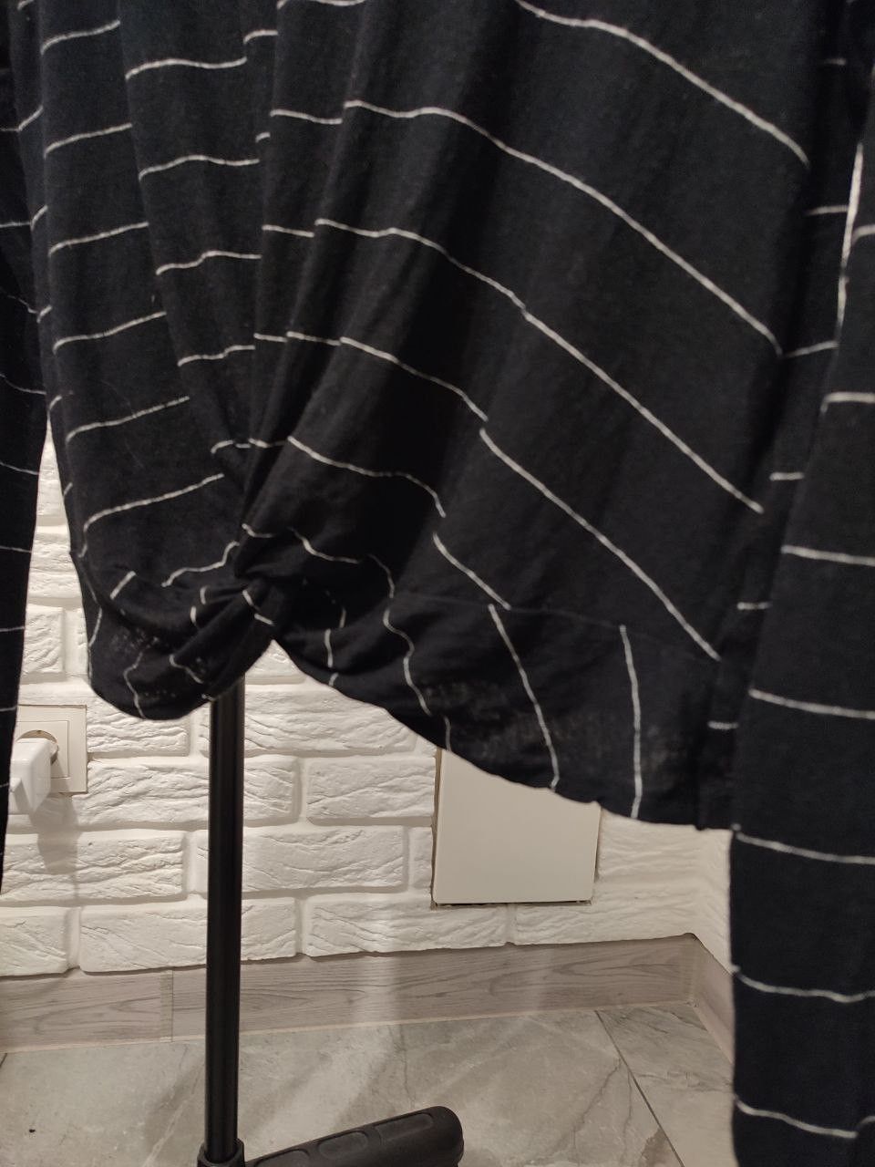 Allsaints AllSaints top black White Striped Twist Crop T-Shirt Size M / US 6-8 / IT 42-44 - 9 Thumbnail