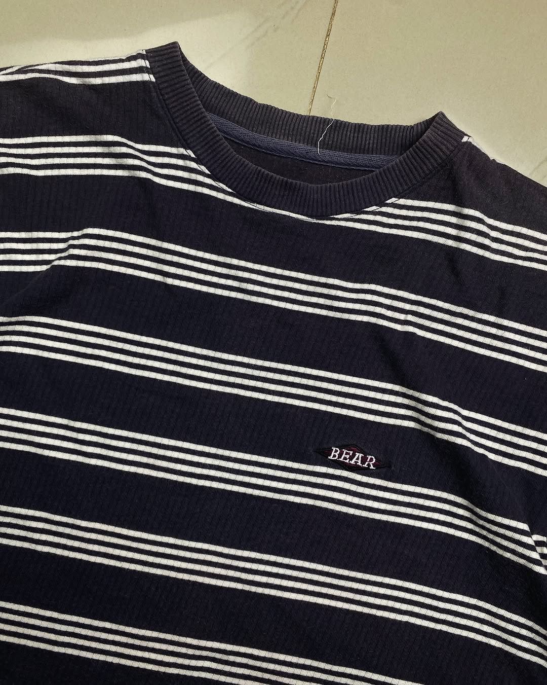 Japanese Brand 1990’s Bear Surfboard Stripe Size US L / EU 52-54 / 3 - 4 Thumbnail