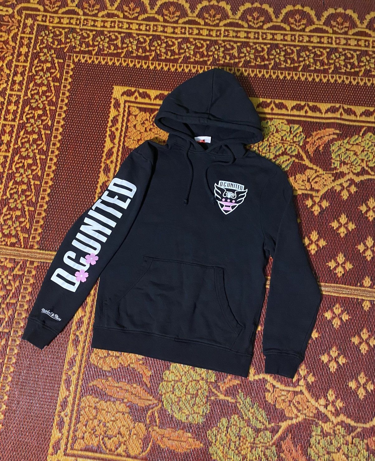 Mitchell & Ness Mitchell & Ness D.C. United Cherry Blossom Hoodie Size US S / EU 44-46 / 1 - 1 Thumbnail