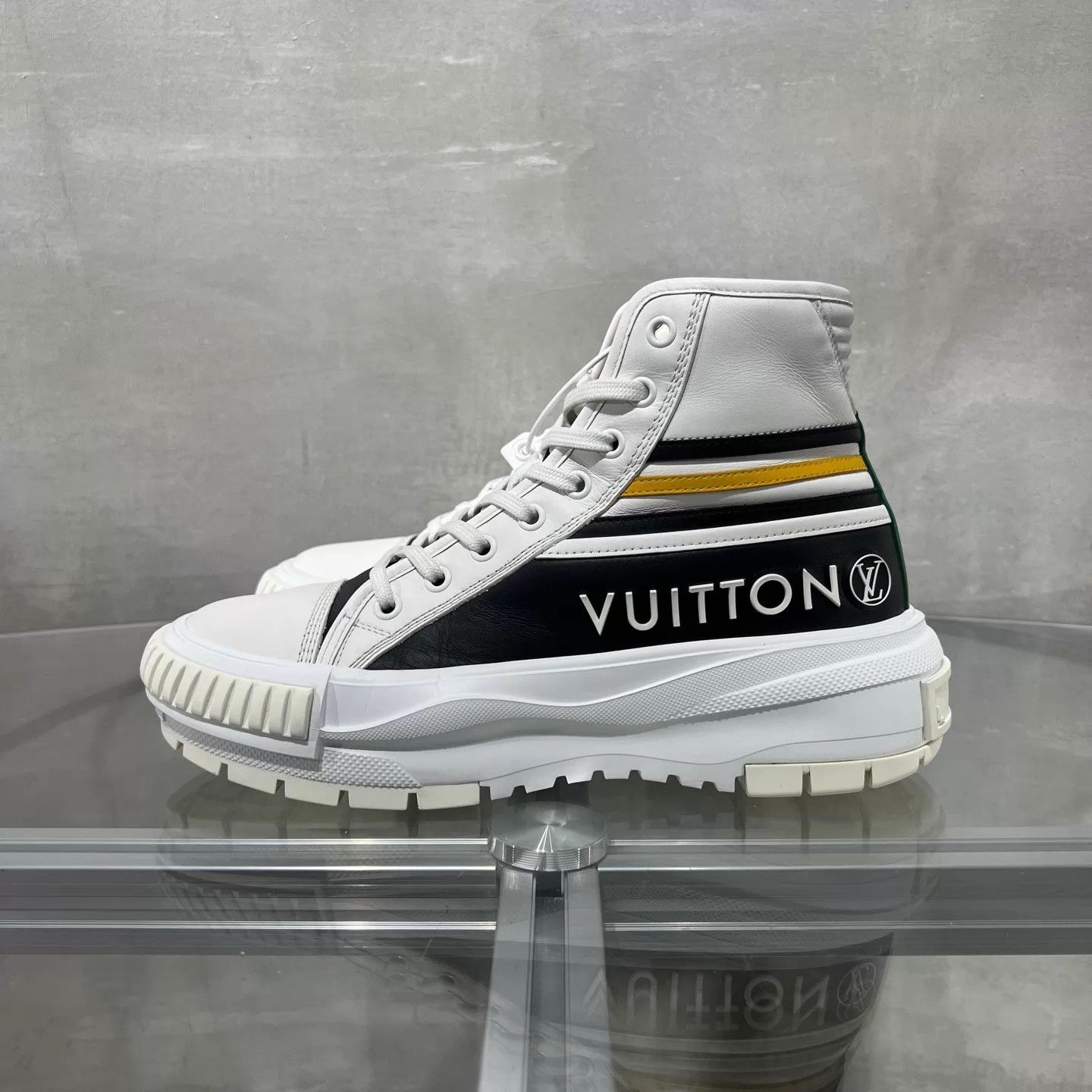 Louis Vuitton LV platform cookies sneakers black/white UK4/38 Size US 7.5 / IT 37.5 - 3 Thumbnail